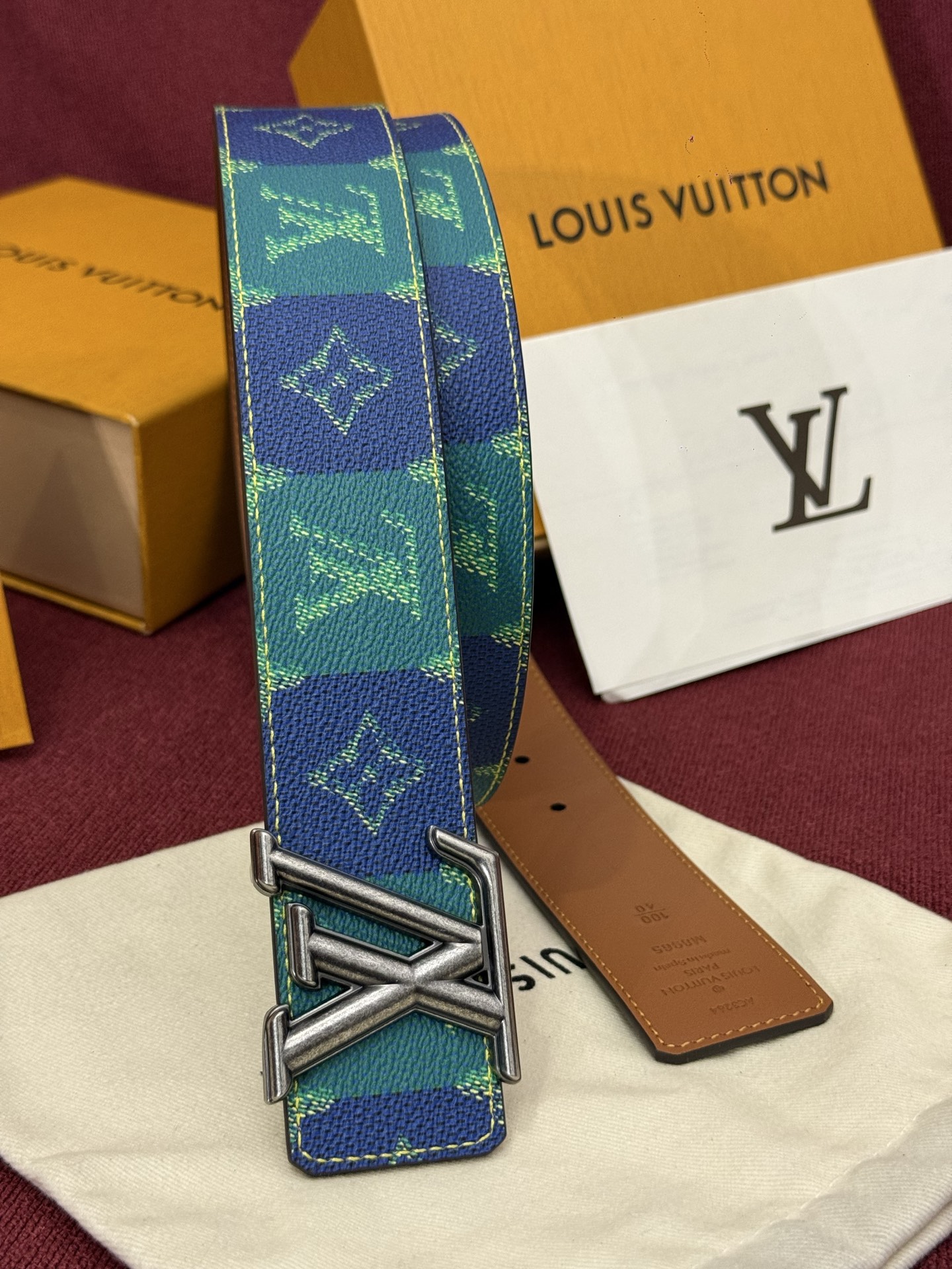 LV Initiales College Monogram Heritage 40mm可翻转腰带一出现便