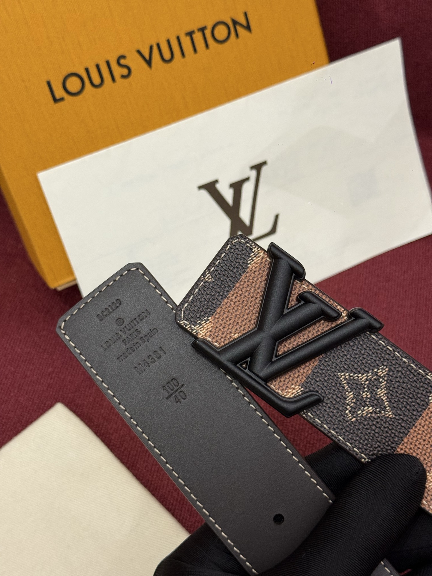 LV Initiales College Monogram Heritage 40mm可翻转腰带一出现便