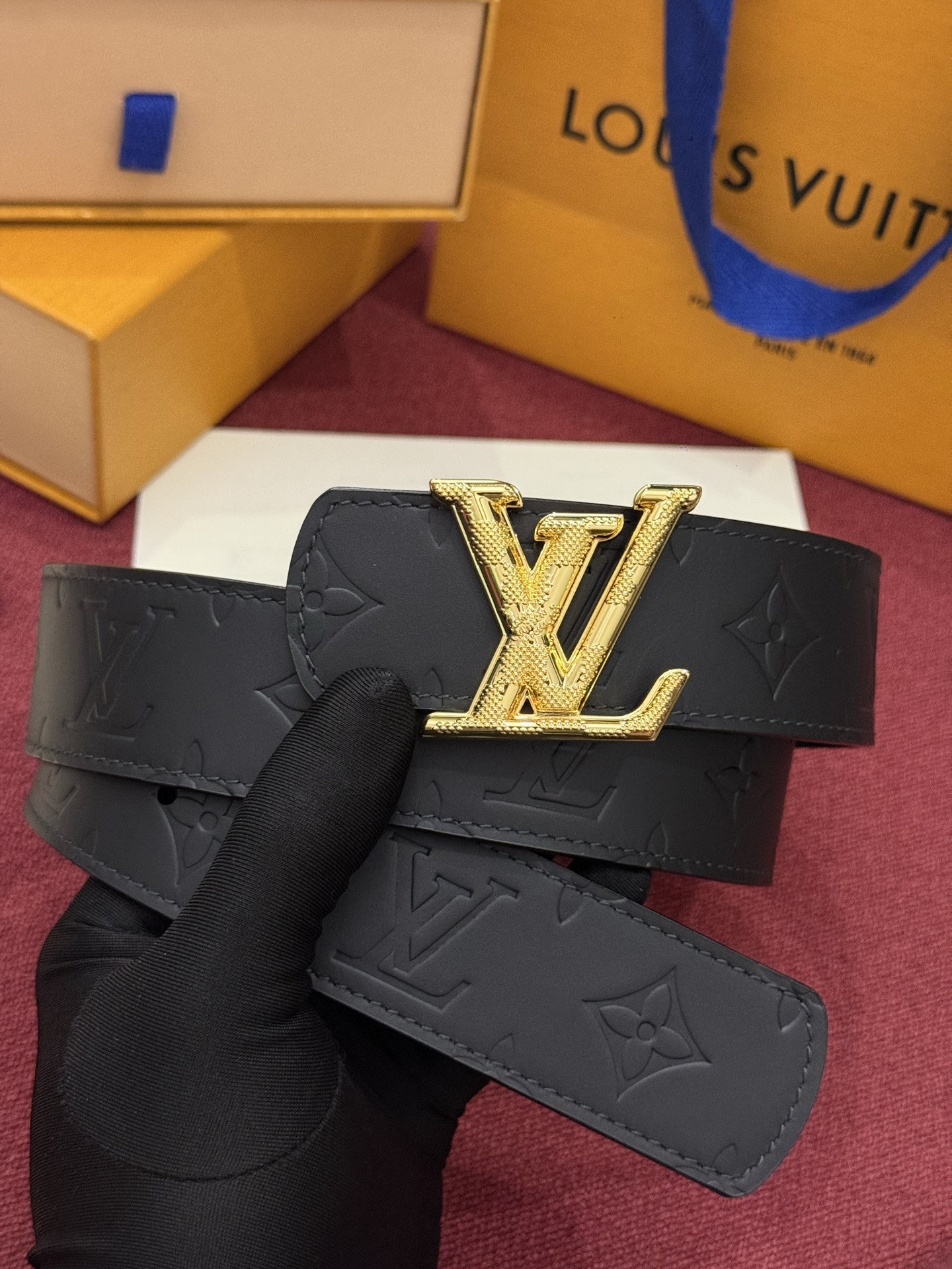 Louis Vuitton Men Taurillon Leather Belt