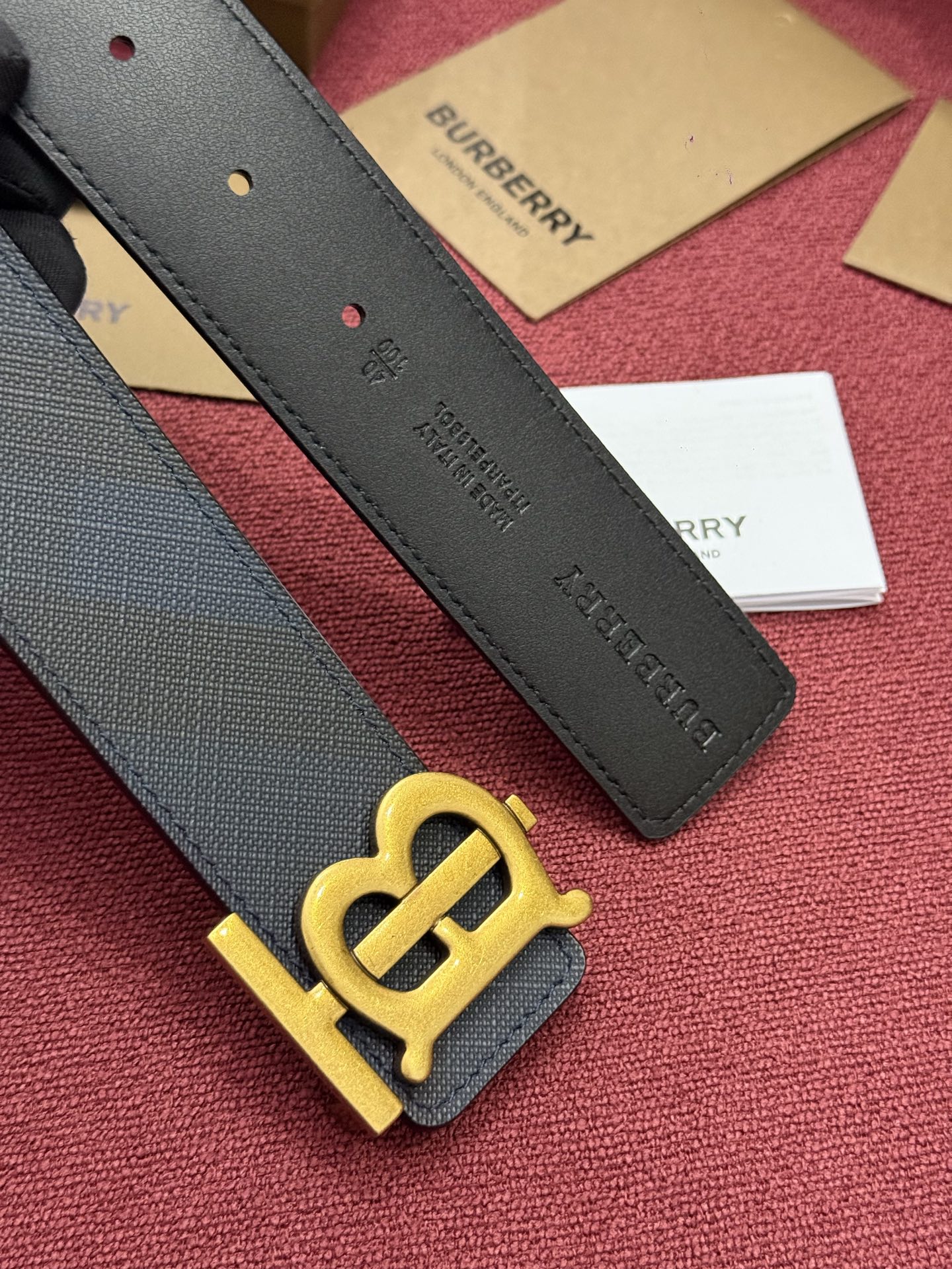 《Burberry》博柏利 格纹/牛皮 品质毋庸置疑 没有更好 只有最好  宽度4.0cm  内置NFC正品芯片感应验证
