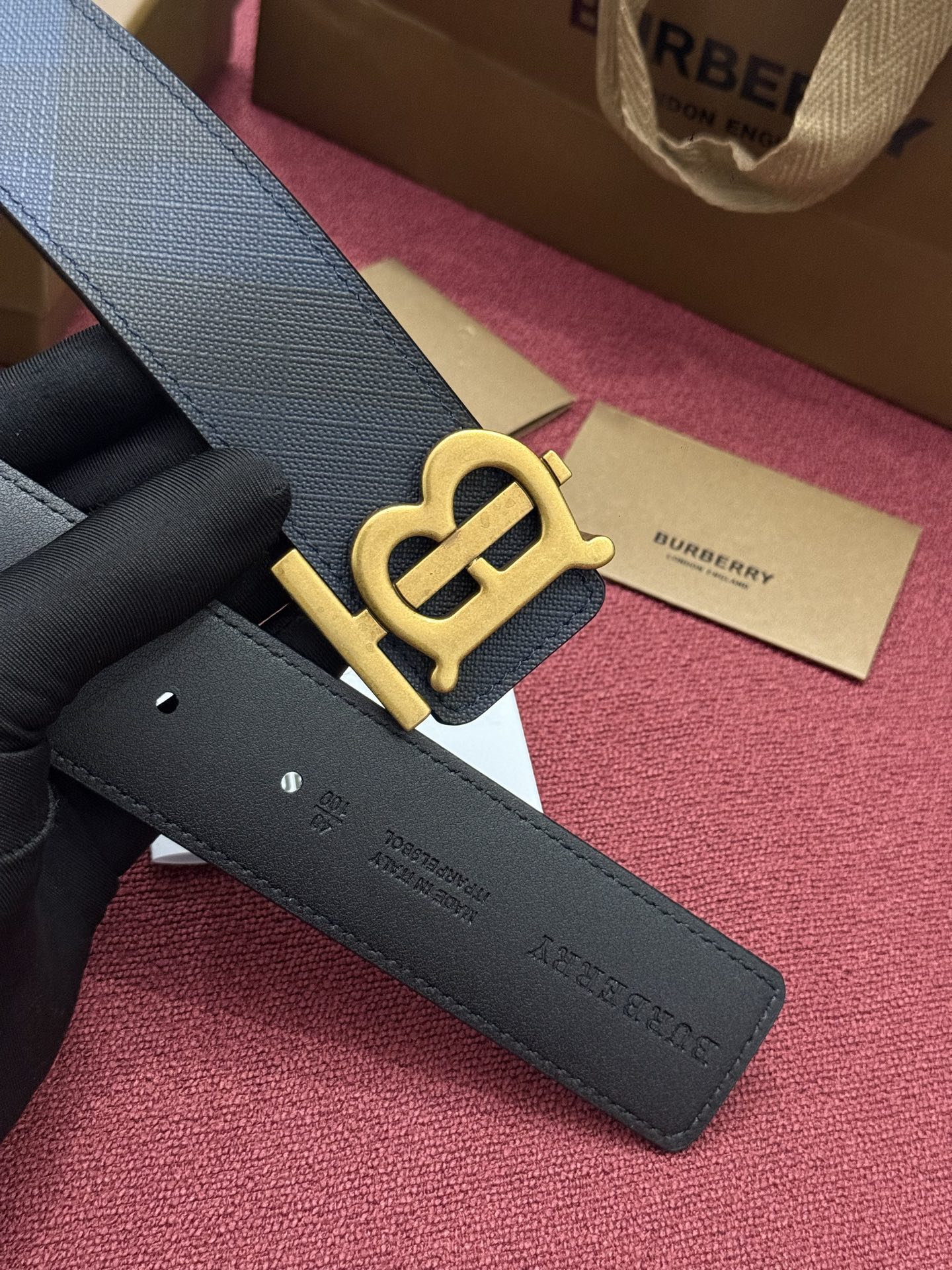 《Burberry》博柏利 格纹/牛皮 品质毋庸置疑 没有更好 只有最好  宽度4.0cm  内置NFC正品芯片感应验证