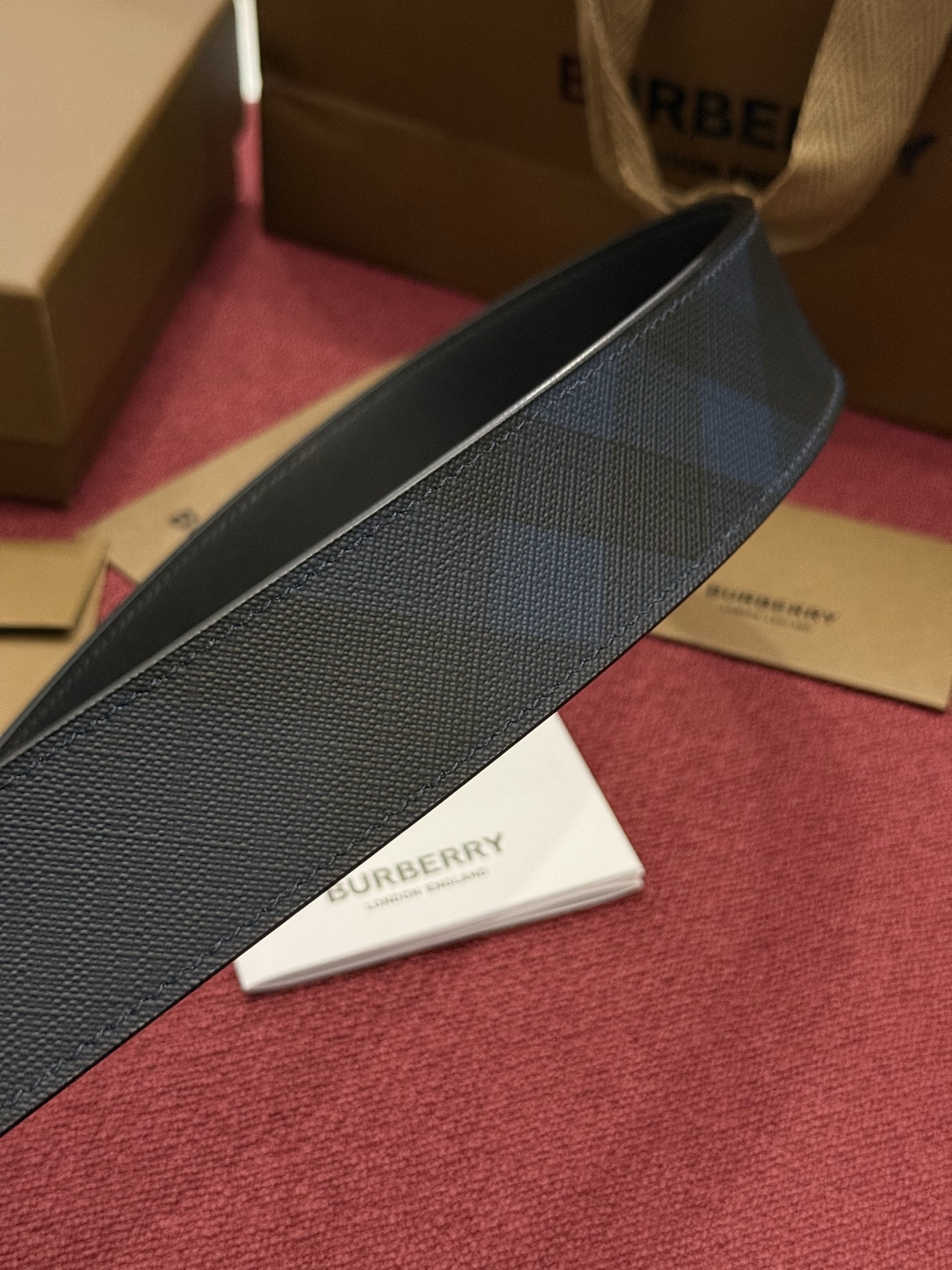 《Burberry》博柏利 格纹/牛皮 品质毋庸置疑 没有更好 只有最好  宽度4.0cm  内置NFC正品芯片感应验证