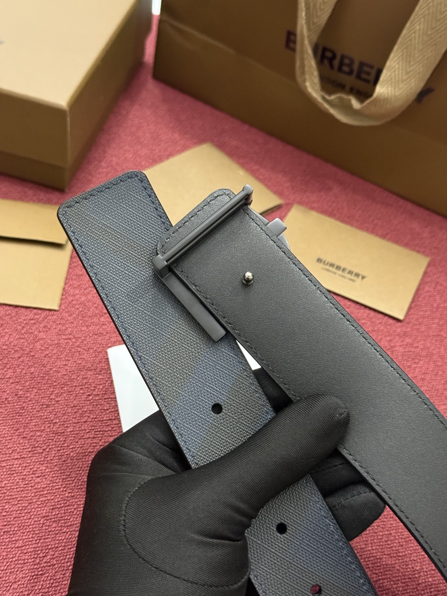 《Burberry》博柏利 格纹/牛皮 品质毋庸置疑 没有更好 只有最好  宽度4.0cm  内置NFC正品芯片感应验证