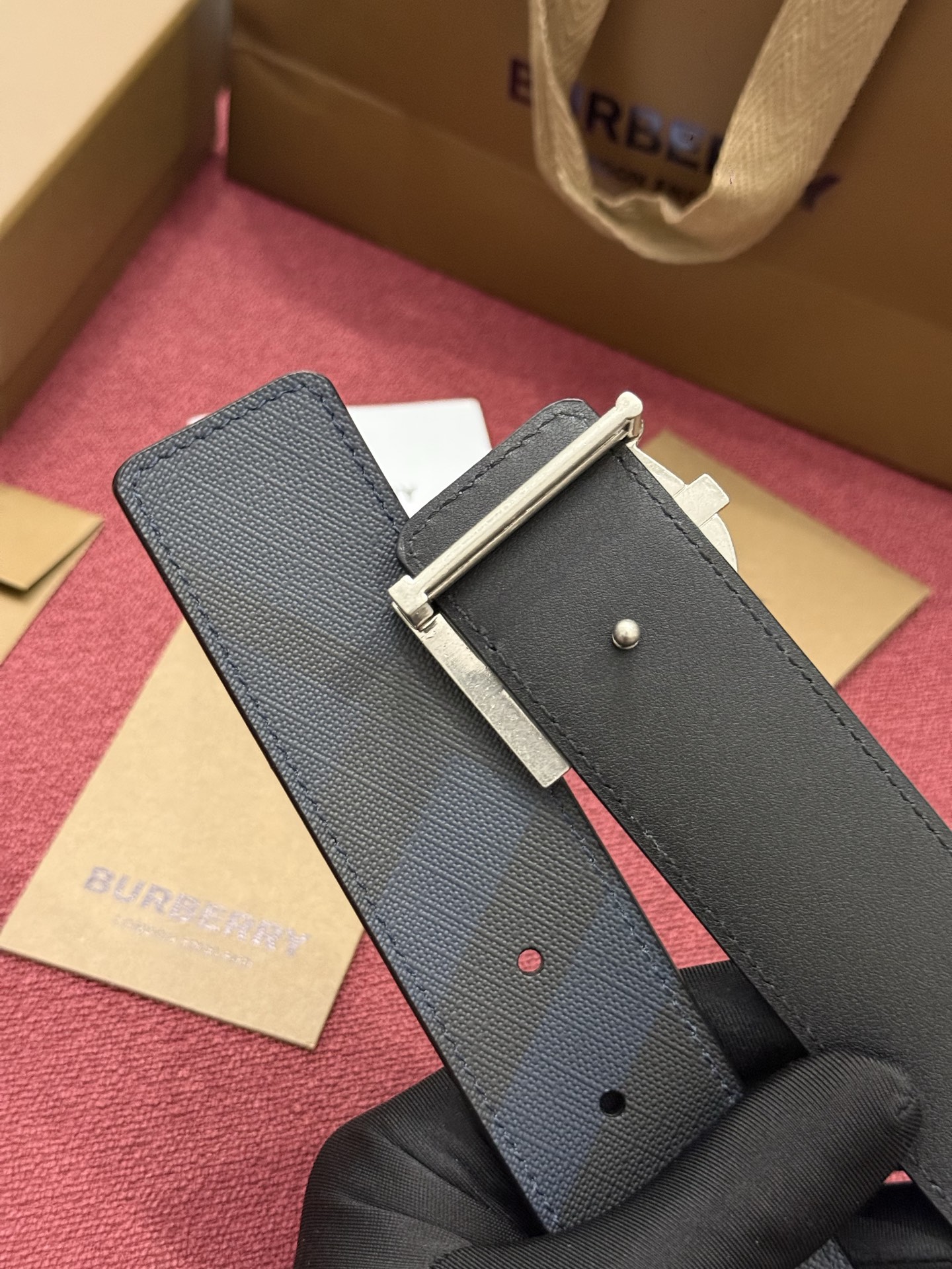 《Burberry》博柏利 格纹/牛皮 品质毋庸置疑 没有更好 只有最好  宽度4.0cm  内置NFC正品芯片感应验证