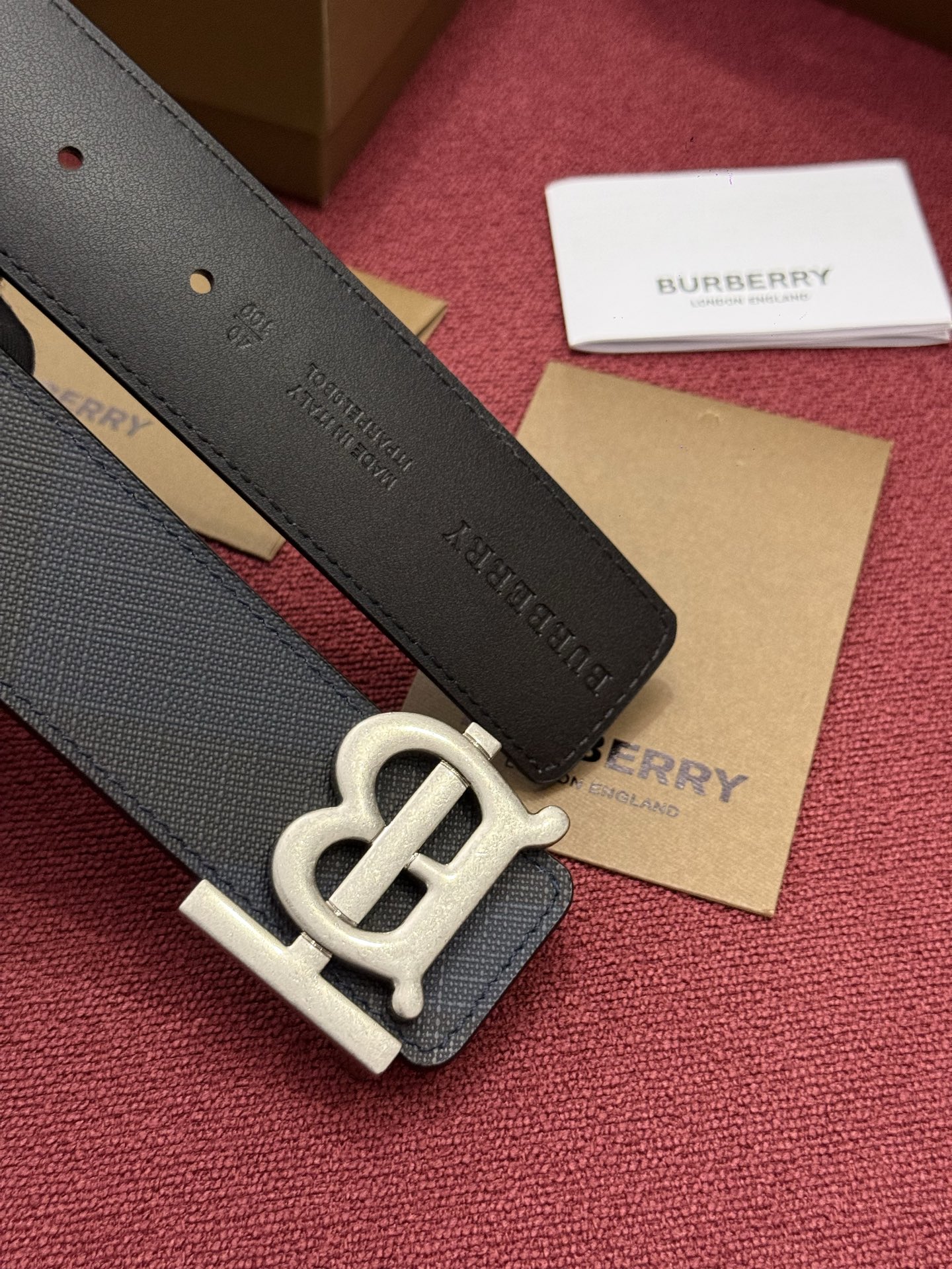 《Burberry》博柏利 格纹/牛皮 品质毋庸置疑 没有更好 只有最好  宽度4.0cm  内置NFC正品芯片感应验证
