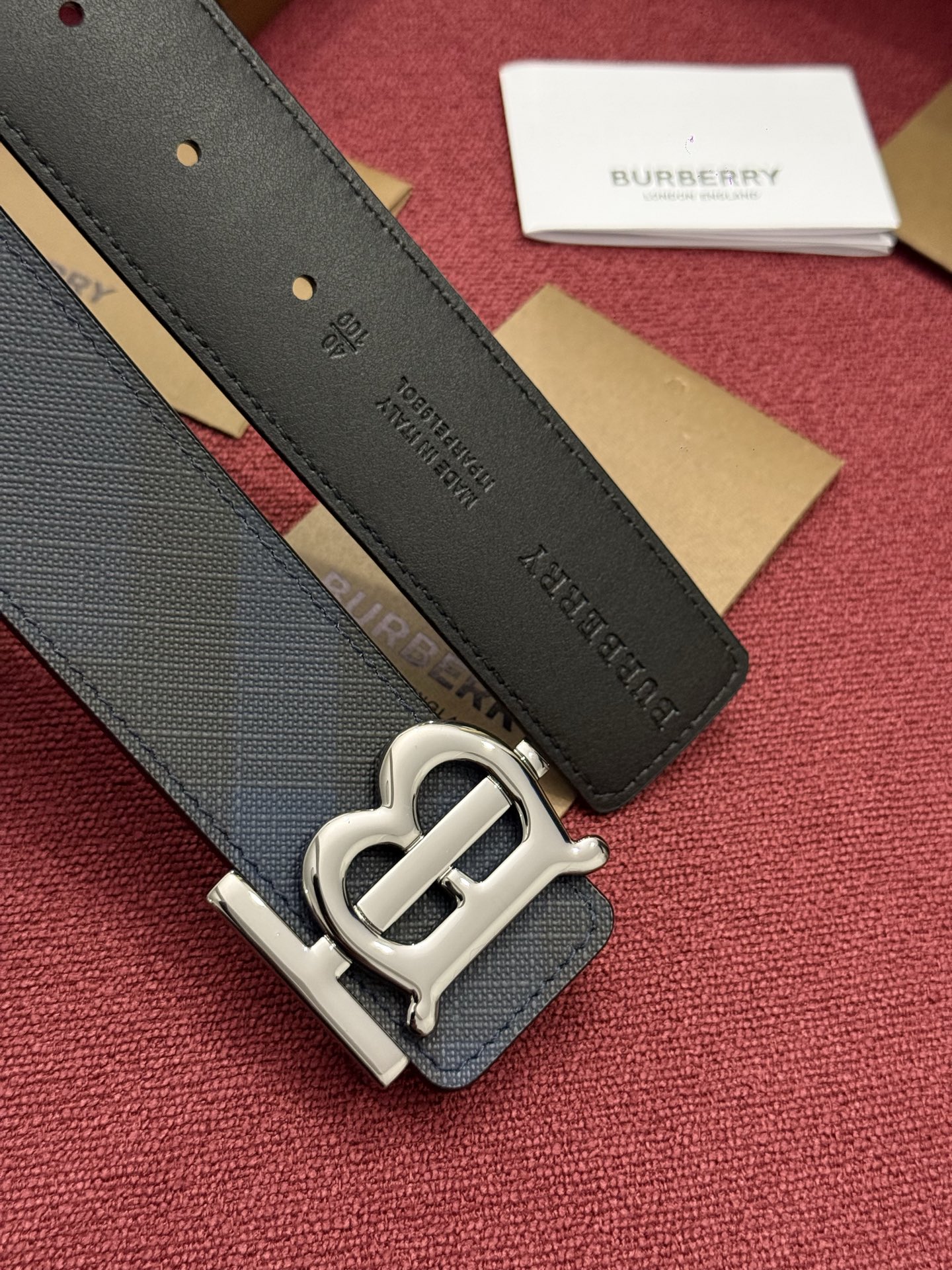 《Burberry》博柏利 格纹/牛皮 品质毋庸置疑 没有更好 只有最好  宽度4.0cm  内置NFC正品芯片感应验证