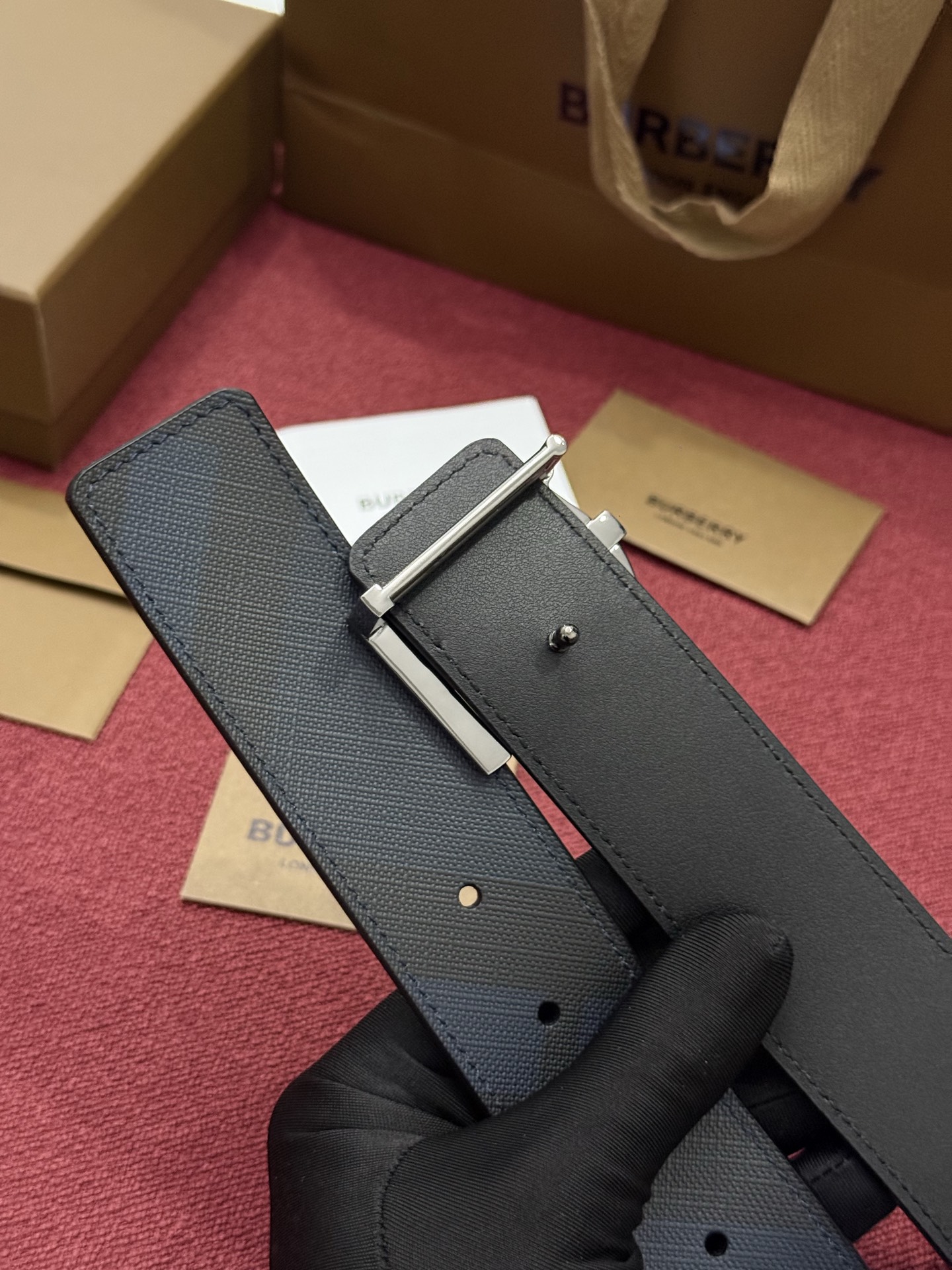 《Burberry》博柏利 格纹/牛皮 品质毋庸置疑 没有更好 只有最好  宽度4.0cm  内置NFC正品芯片感应验证