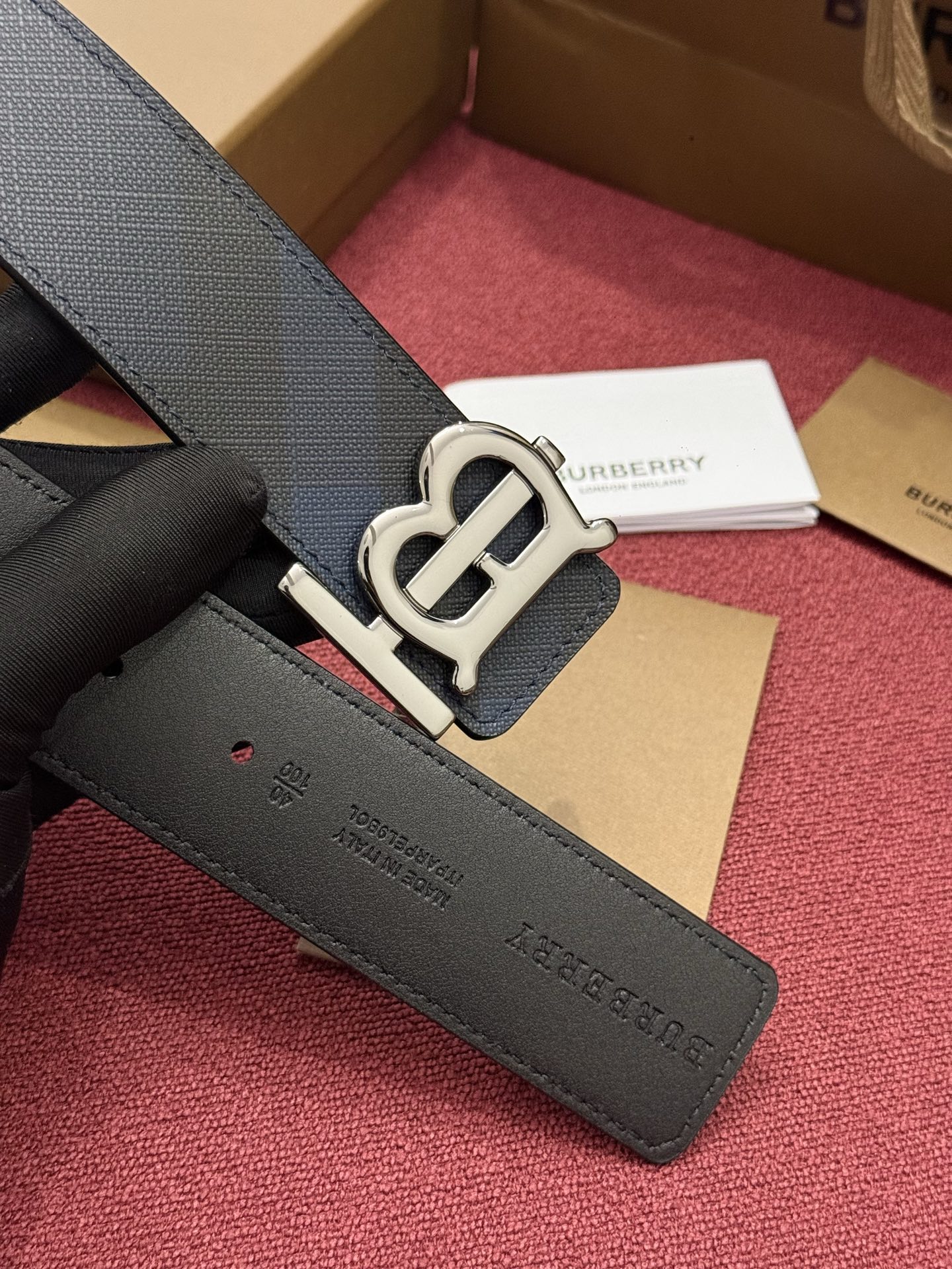 《Burberry》博柏利 格纹/牛皮 品质毋庸置疑 没有更好 只有最好  宽度4.0cm  内置NFC正品芯片感应验证