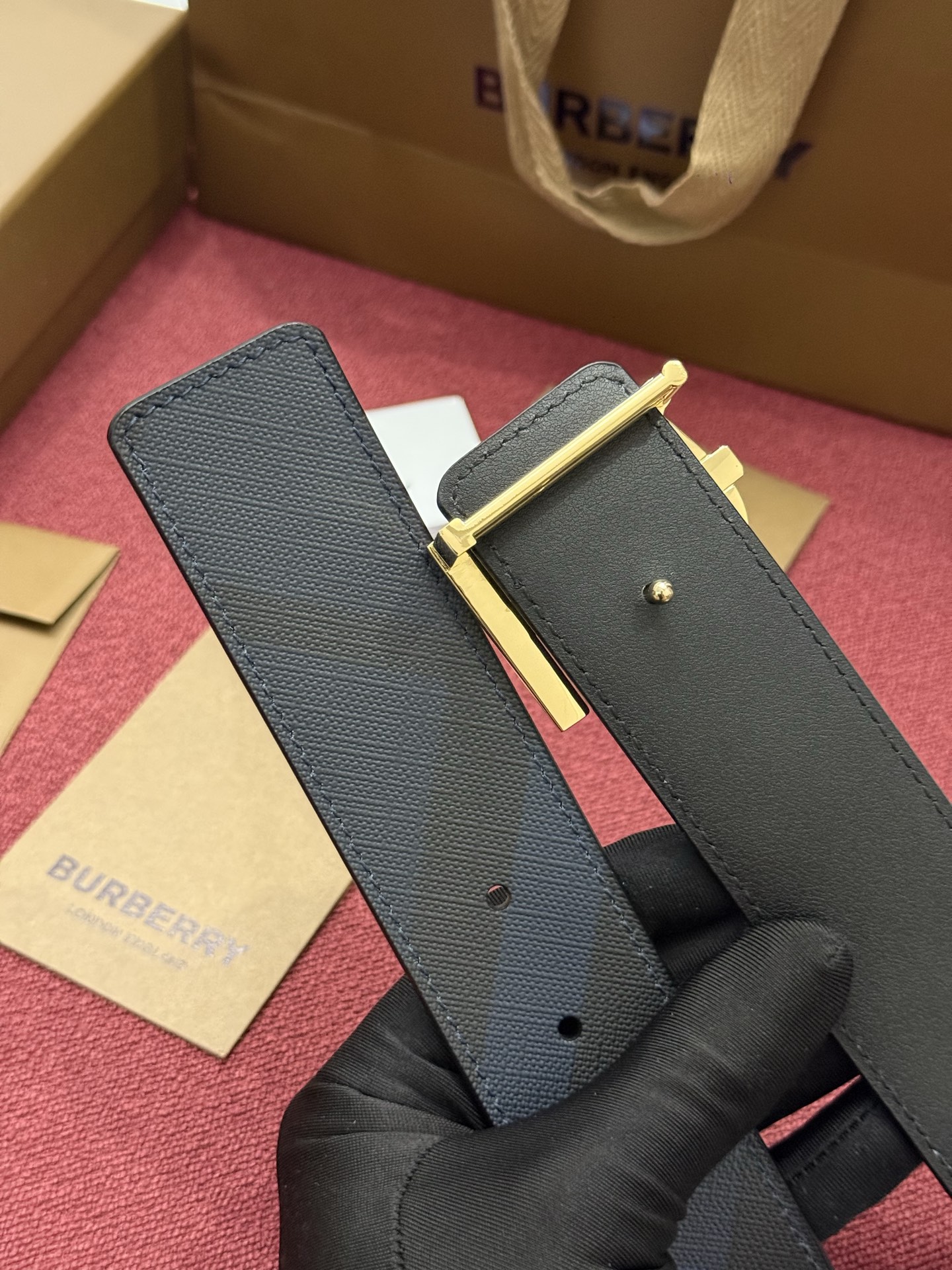 《Burberry》博柏利 格纹/牛皮 品质毋庸置疑 没有更好 只有最好  宽度4.0cm  内置NFC正品芯片感应验证
