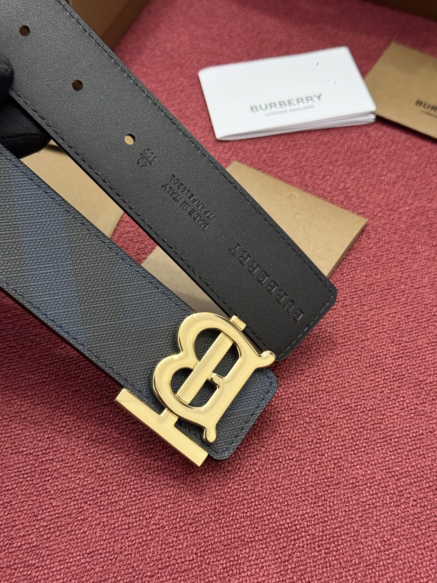 《Burberry》博柏利 格纹/牛皮 品质毋庸置疑 没有更好 只有最好  宽度4.0cm  内置NFC正品芯片感应验证