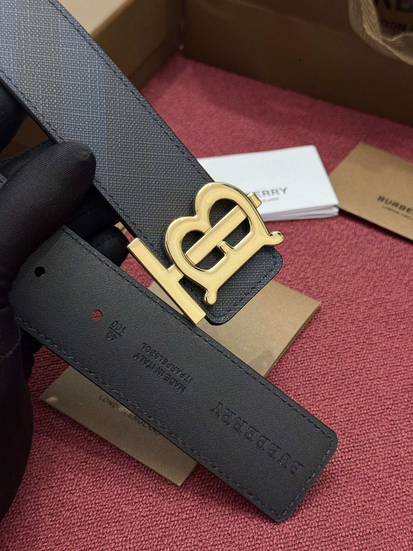 《Burberry》博柏利 格纹/牛皮 品质毋庸置疑 没有更好 只有最好  宽度4.0cm  内置NFC正品芯片感应验证