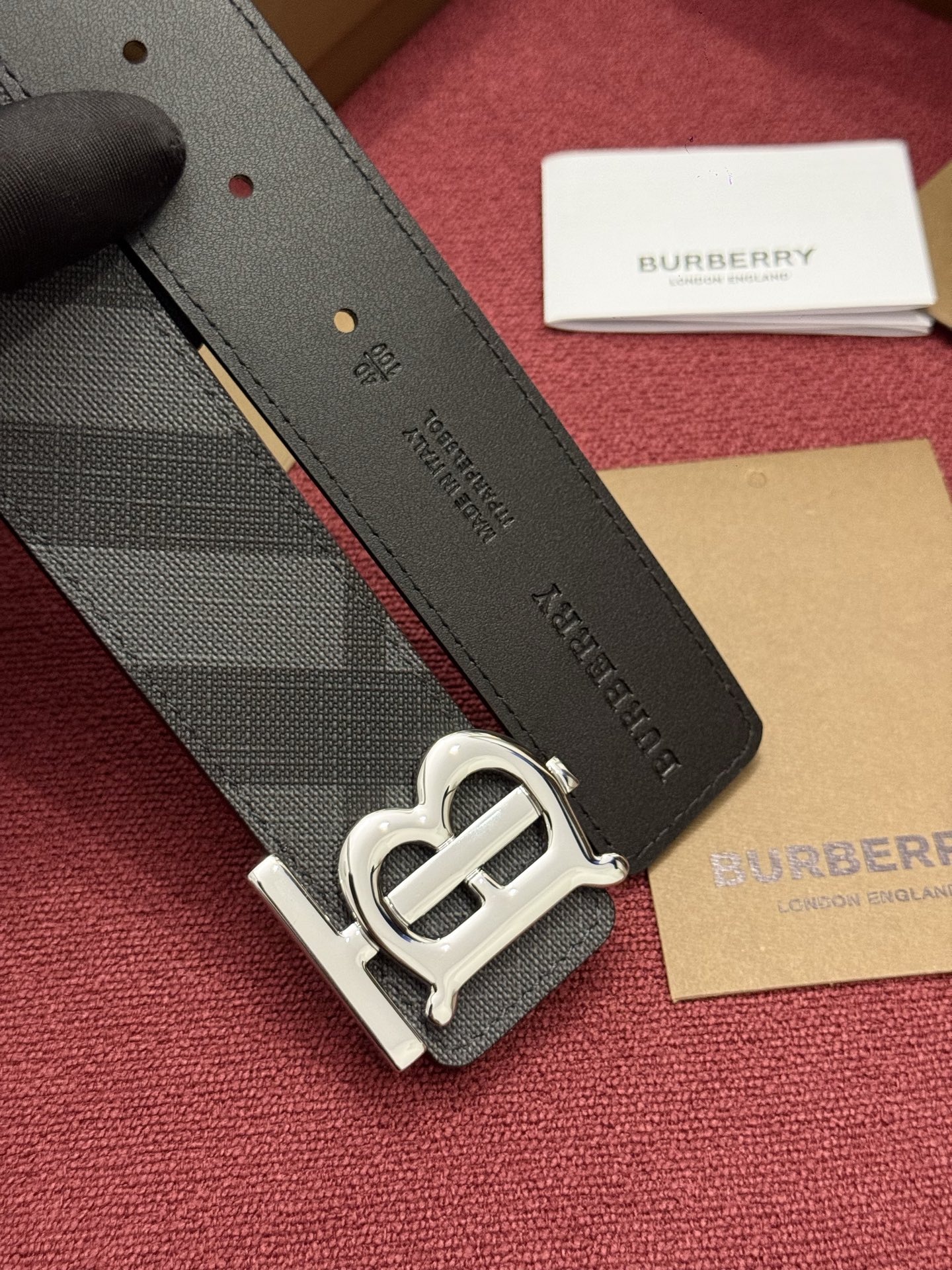 《Burberry》博柏利 格纹/牛皮 品质毋庸置疑 没有更好 只有最好  宽度4.0cm  内置NFC正品芯片感应验证