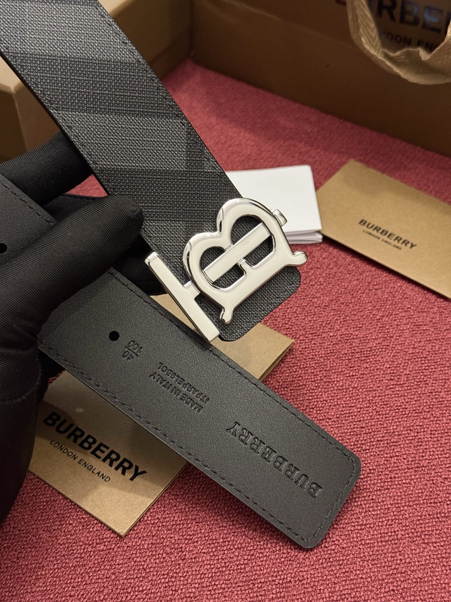 《Burberry》博柏利 格纹/牛皮 品质毋庸置疑 没有更好 只有最好  宽度4.0cm  内置NFC正品芯片感应验证