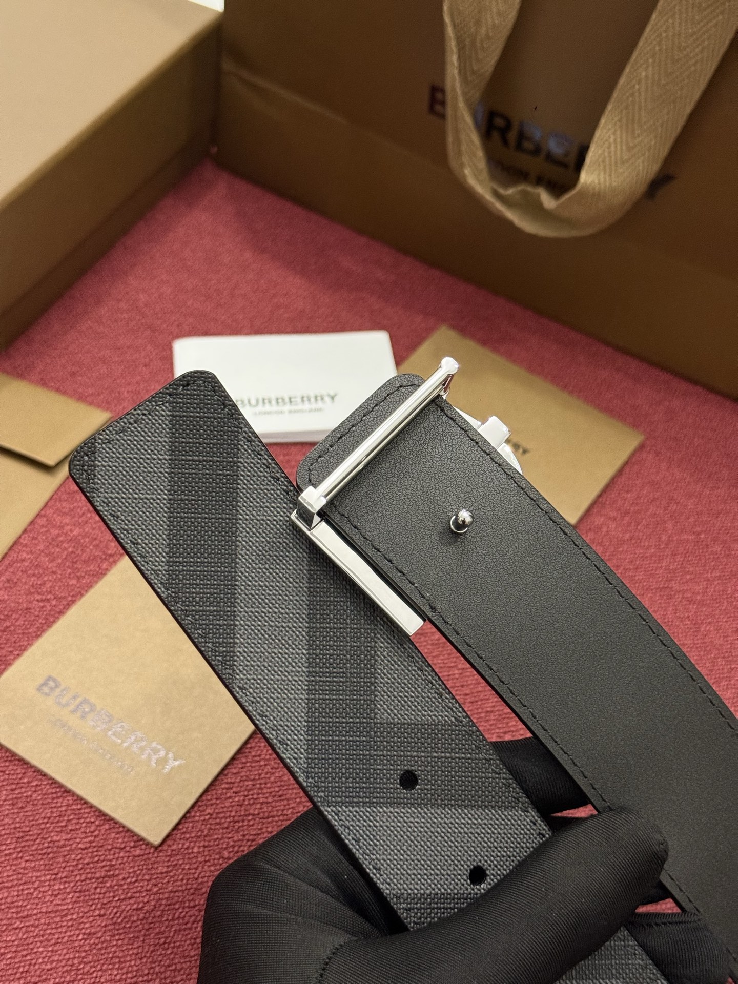《Burberry》博柏利 格纹/牛皮 品质毋庸置疑 没有更好 只有最好  宽度4.0cm  内置NFC正品芯片感应验证