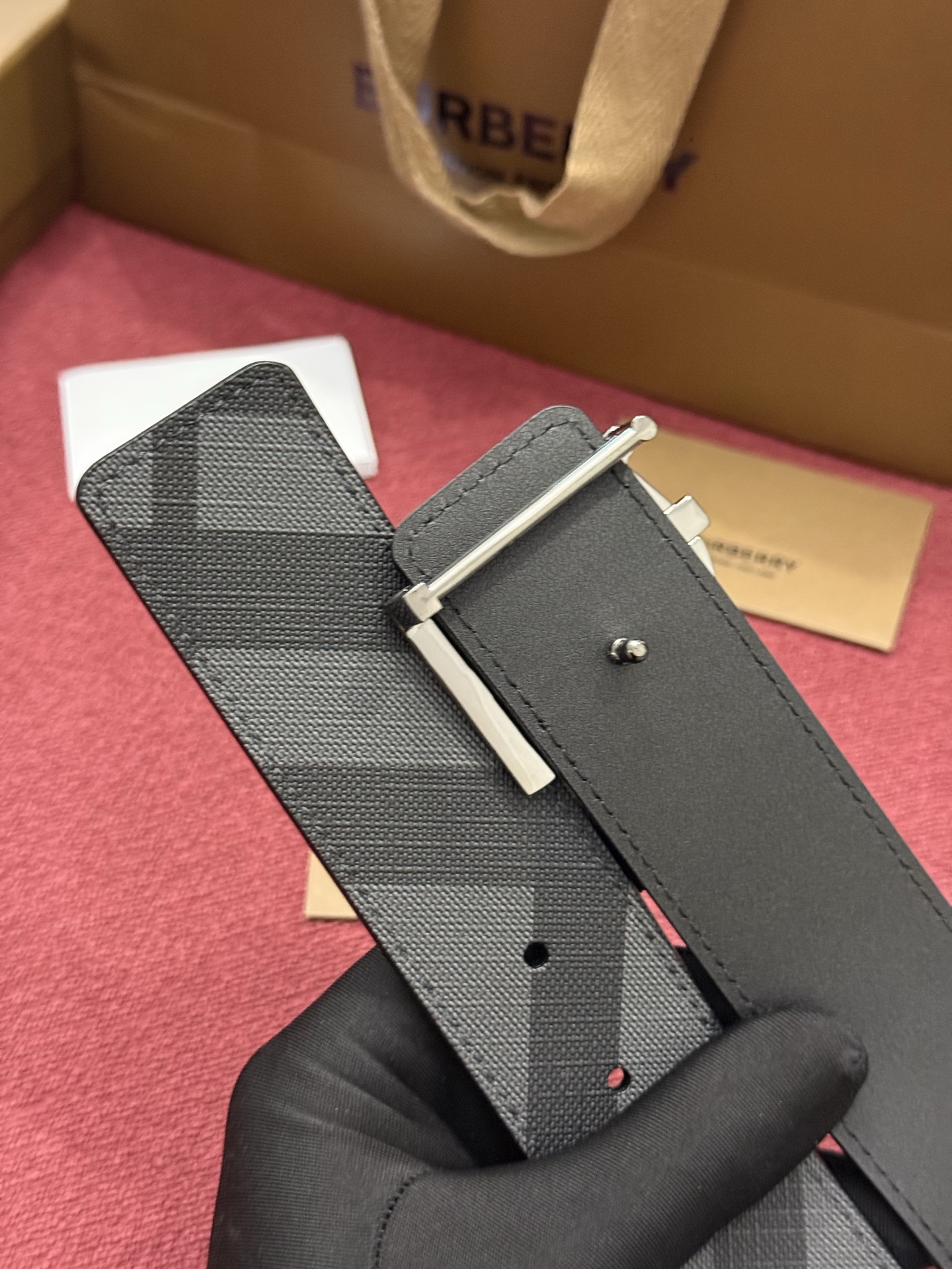 《Burberry》博柏利 格纹/牛皮 品质毋庸置疑 没有更好 只有最好  宽度4.0cm  内置NFC正品芯片感应验证