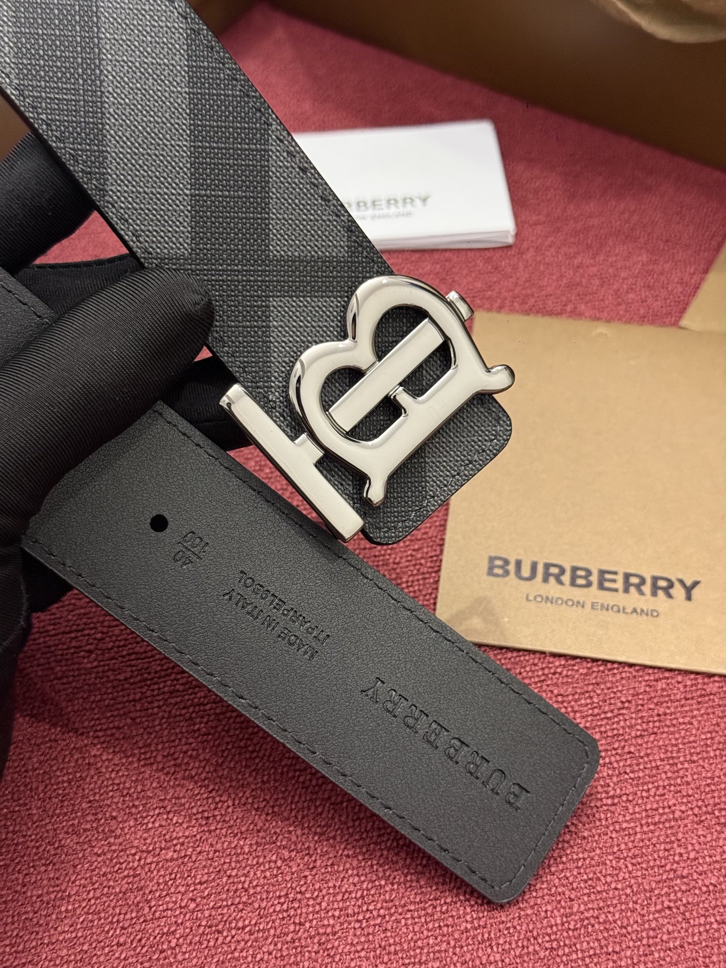 《Burberry》博柏利 格纹/牛皮 品质毋庸置疑 没有更好 只有最好  宽度4.0cm  内置NFC正品芯片感应验证