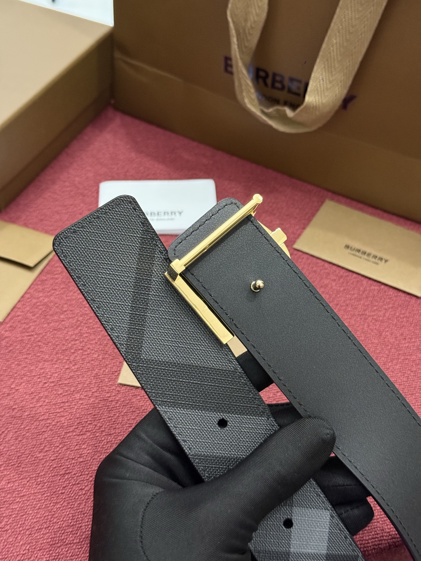 《Burberry》博柏利 格纹/牛皮 品质毋庸置疑 没有更好 只有最好  宽度4.0cm  内置NFC正品芯片感应验证