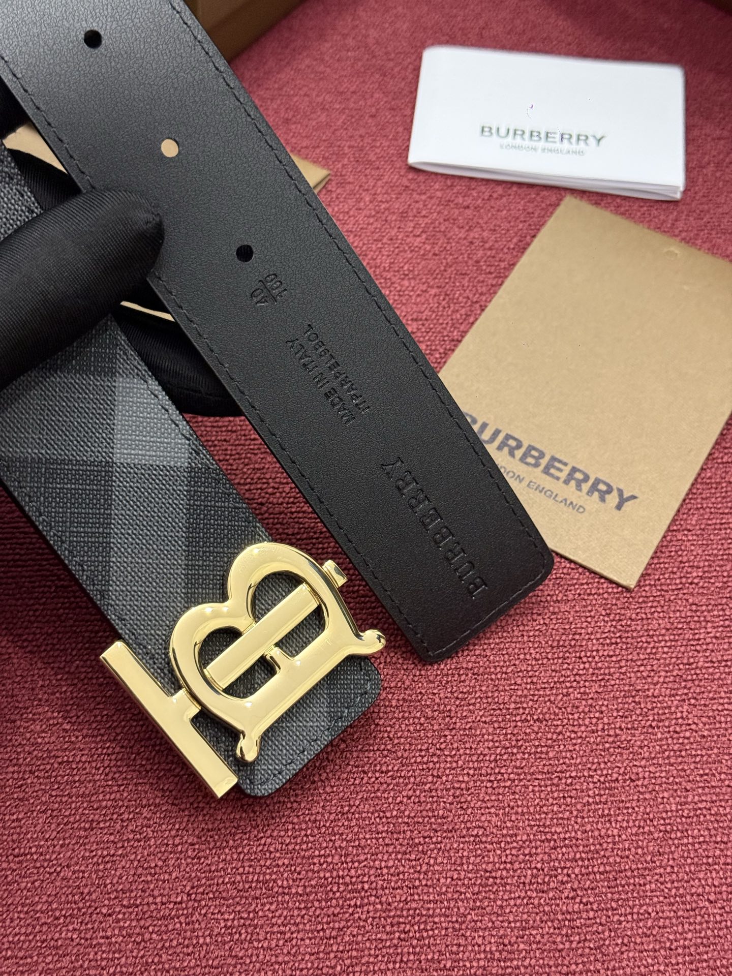 《Burberry》博柏利 格纹/牛皮 品质毋庸置疑 没有更好 只有最好  宽度4.0cm  内置NFC正品芯片感应验证