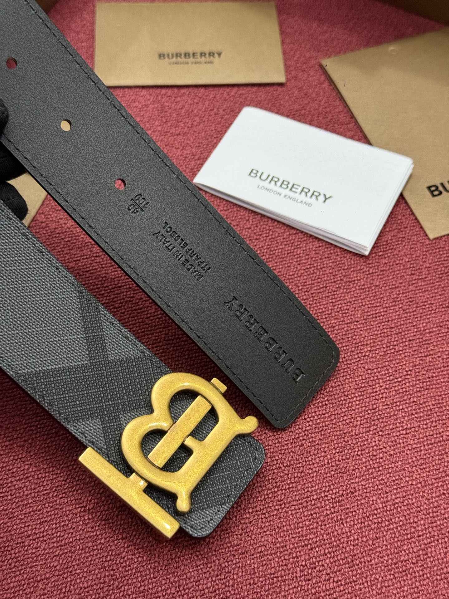 《Burberry》博柏利 格纹/牛皮 品质毋庸置疑 没有更好 只有最好  宽度4.0cm  内置NFC正品芯片感应验证
