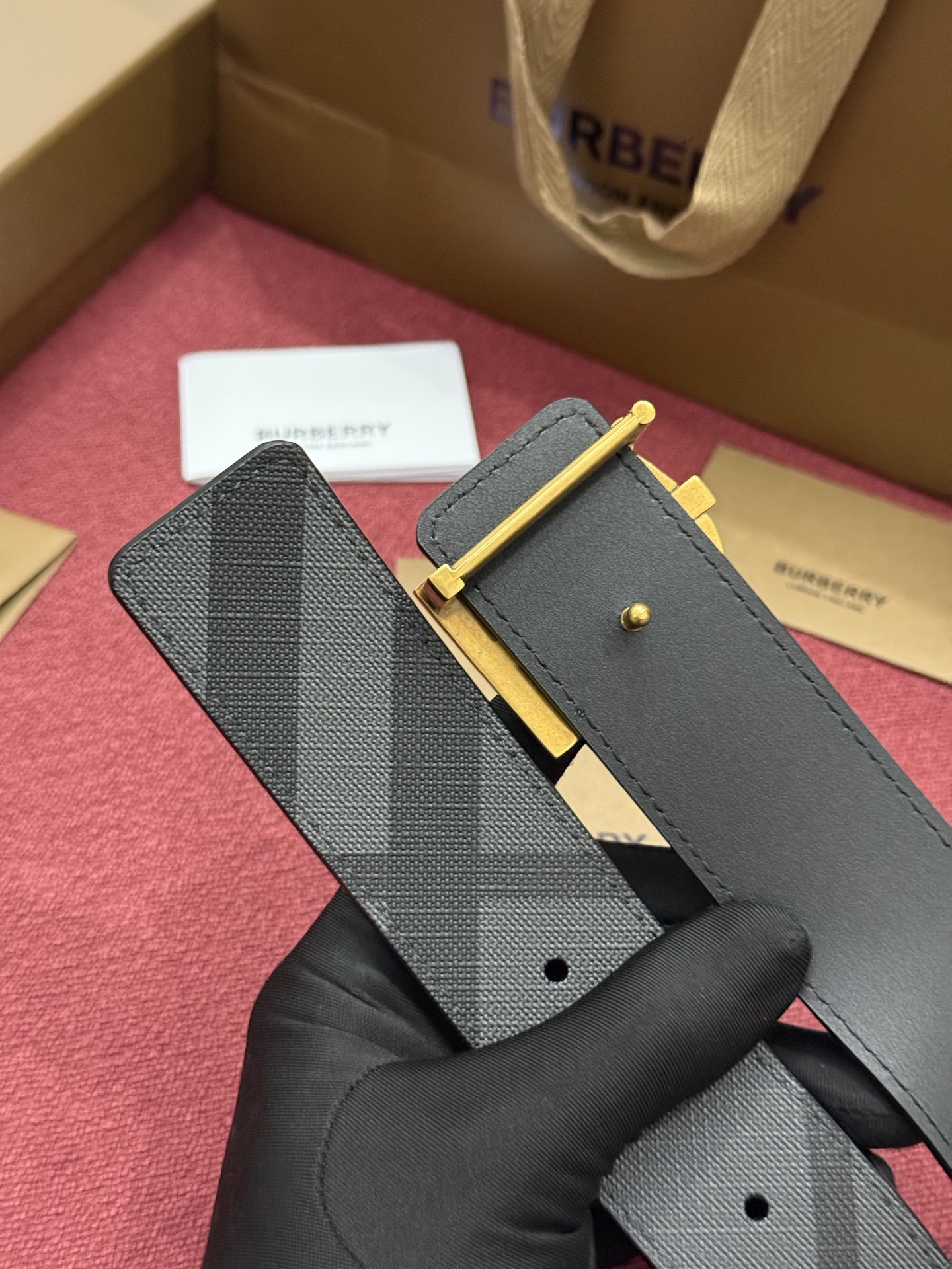 《Burberry》博柏利 格纹/牛皮 品质毋庸置疑 没有更好 只有最好  宽度4.0cm  内置NFC正品芯片感应验证