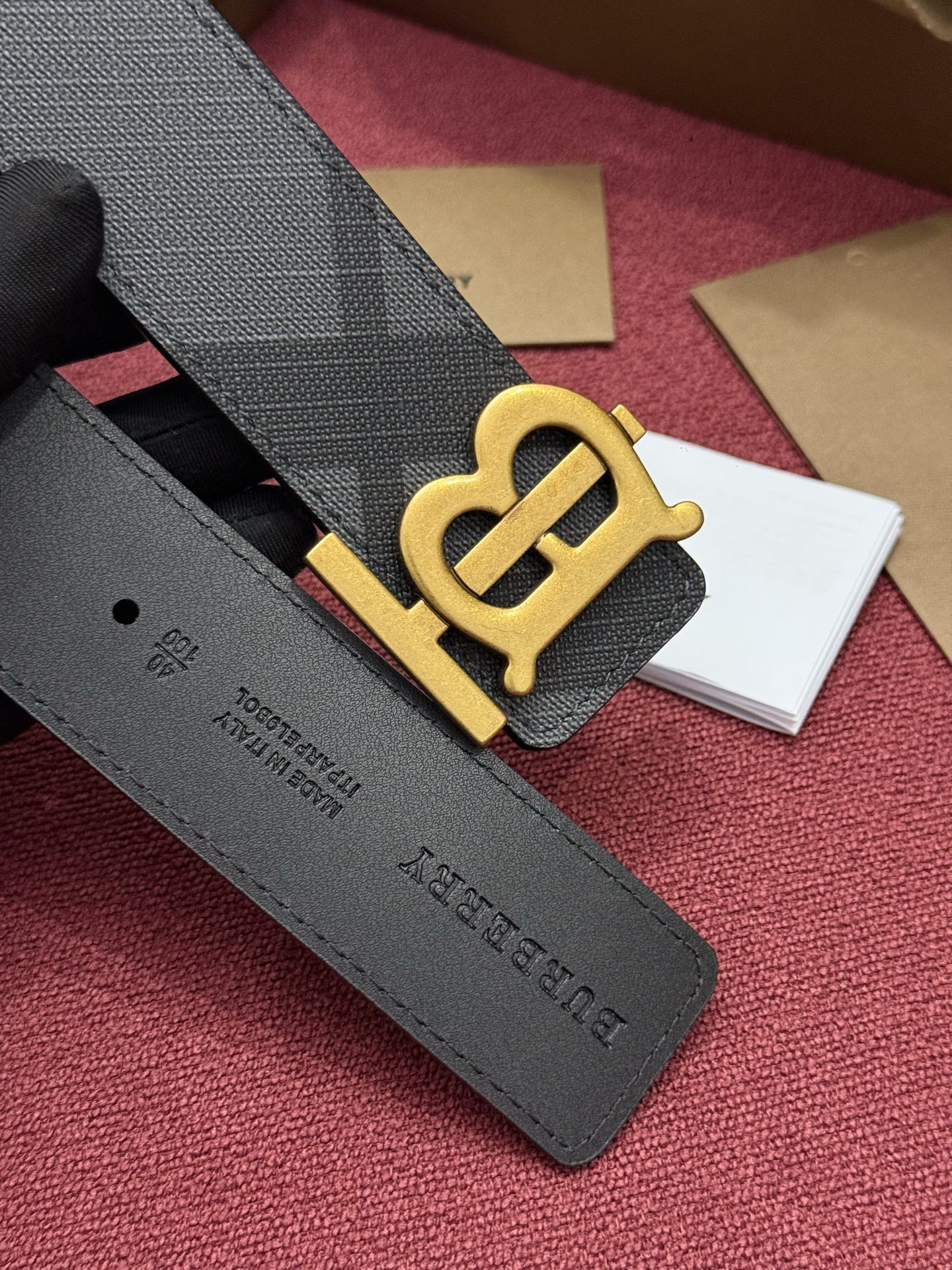 《Burberry》博柏利 格纹/牛皮 品质毋庸置疑 没有更好 只有最好  宽度4.0cm  内置NFC正品芯片感应验证