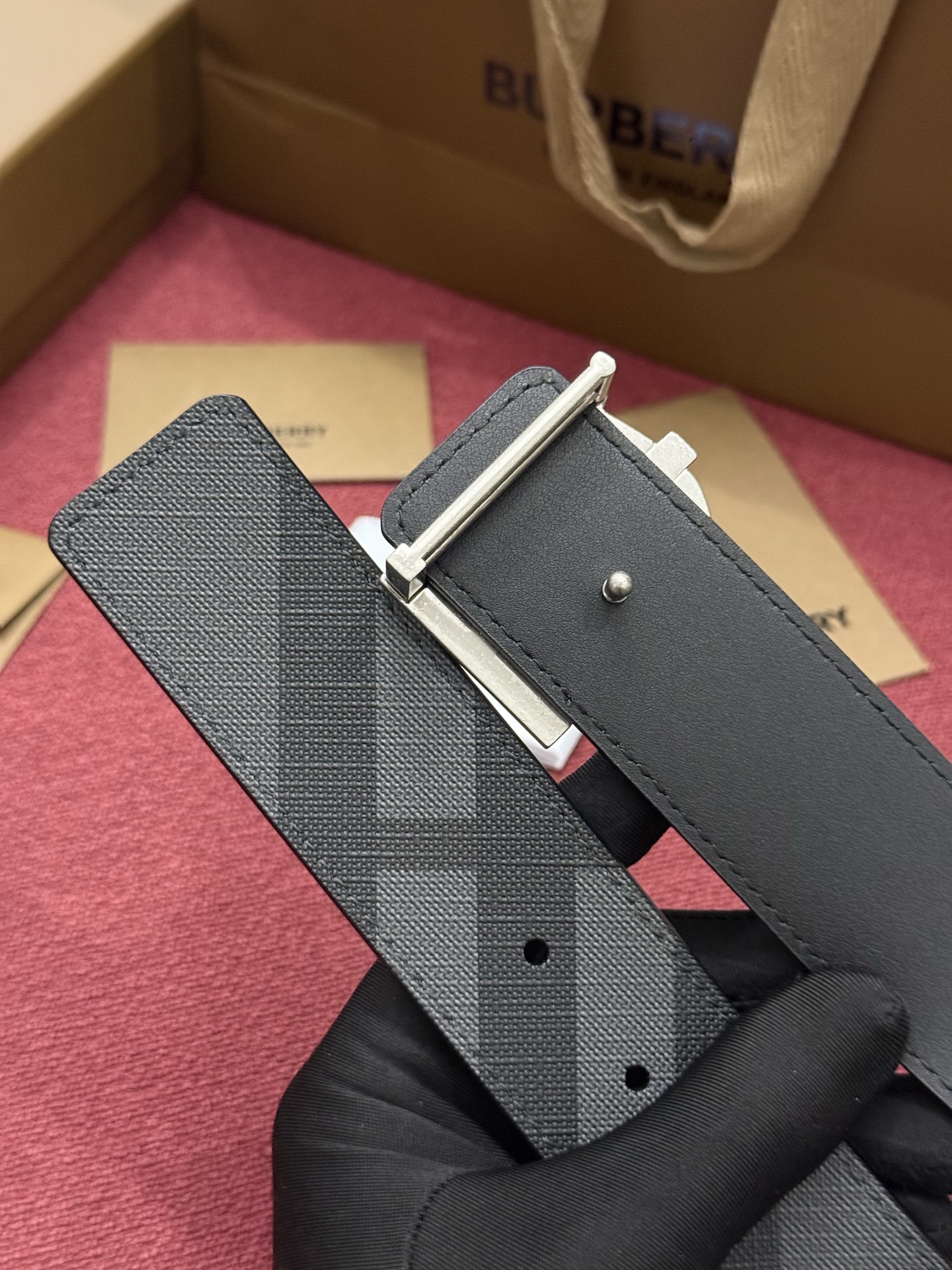 《Burberry》博柏利 格纹/牛皮 品质毋庸置疑 没有更好 只有最好  宽度4.0cm  内置NFC正品芯片感应验证