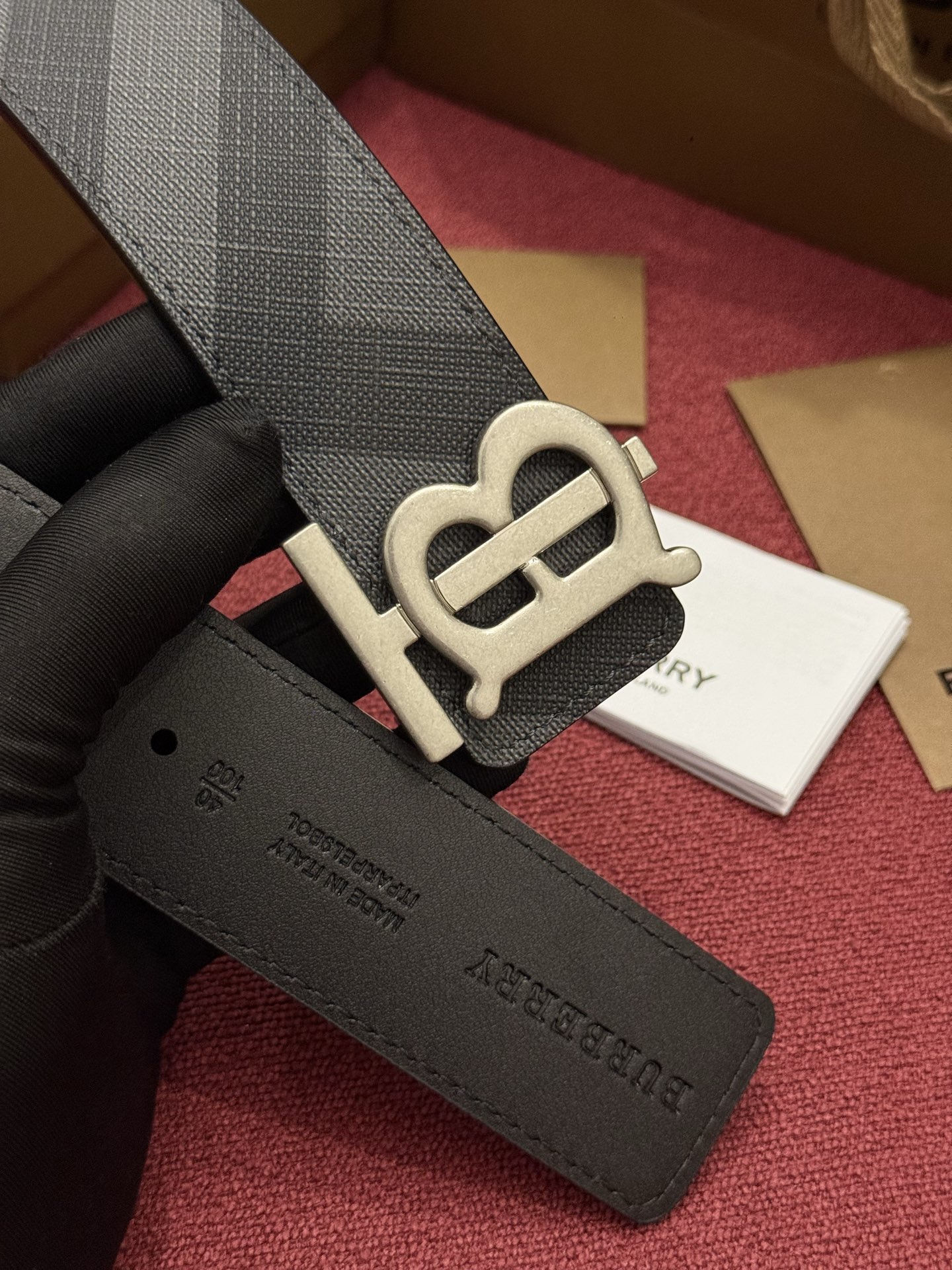《Burberry》博柏利 格纹/牛皮 品质毋庸置疑 没有更好 只有最好  宽度4.0cm  内置NFC正品芯片感应验证