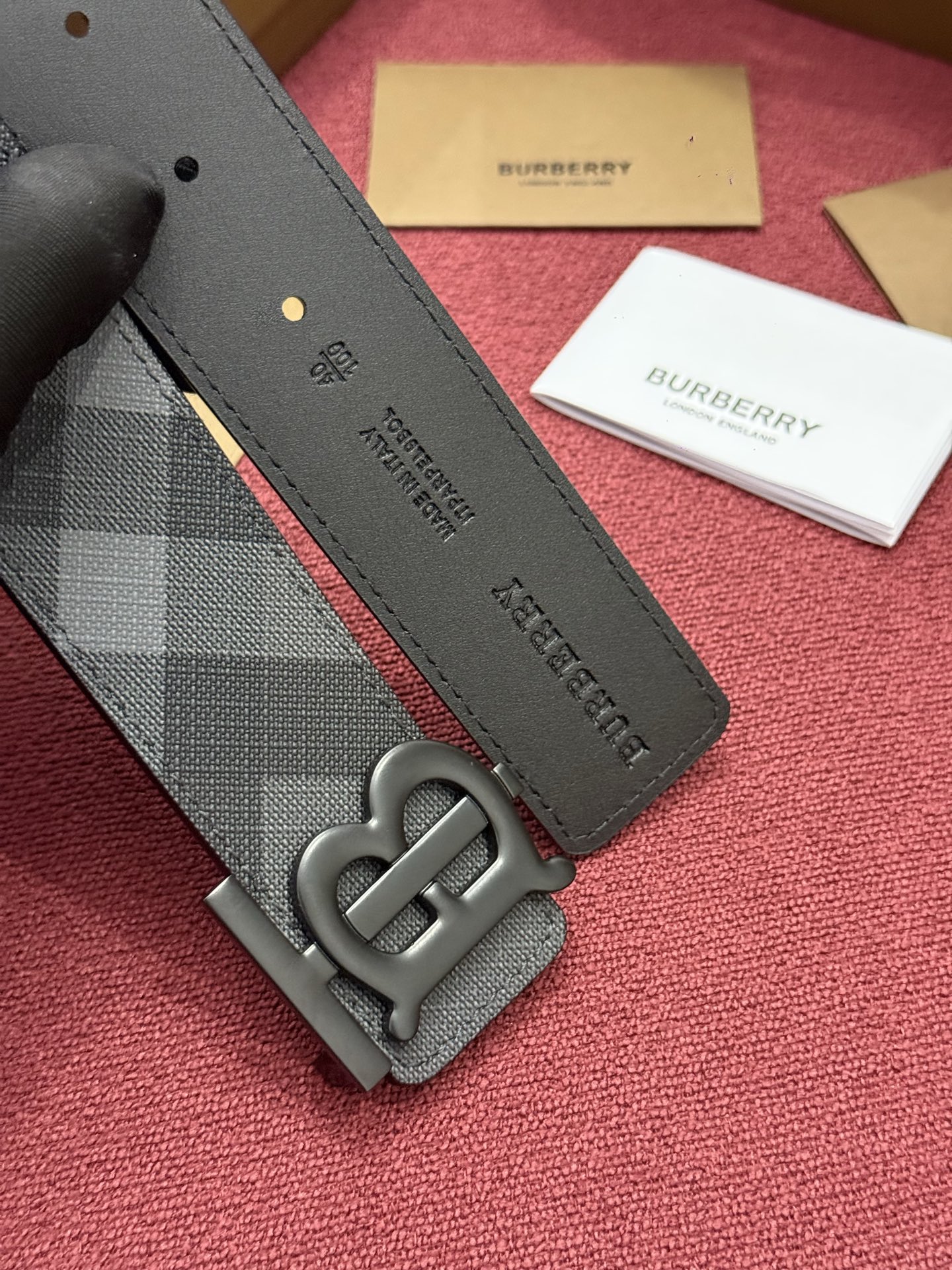《Burberry》博柏利 格纹/牛皮 品质毋庸置疑 没有更好 只有最好  宽度4.0cm  内置NFC正品芯片感应验证