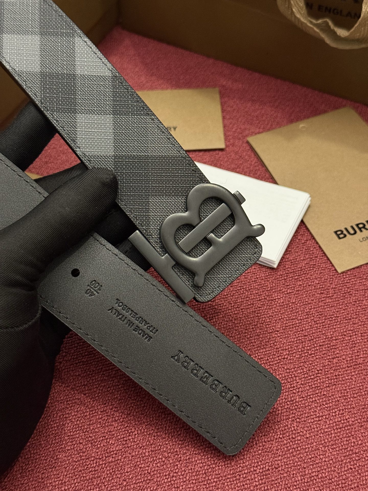 《Burberry》博柏利 格纹/牛皮 品质毋庸置疑 没有更好 只有最好  宽度4.0cm  内置NFC正品芯片感应验证