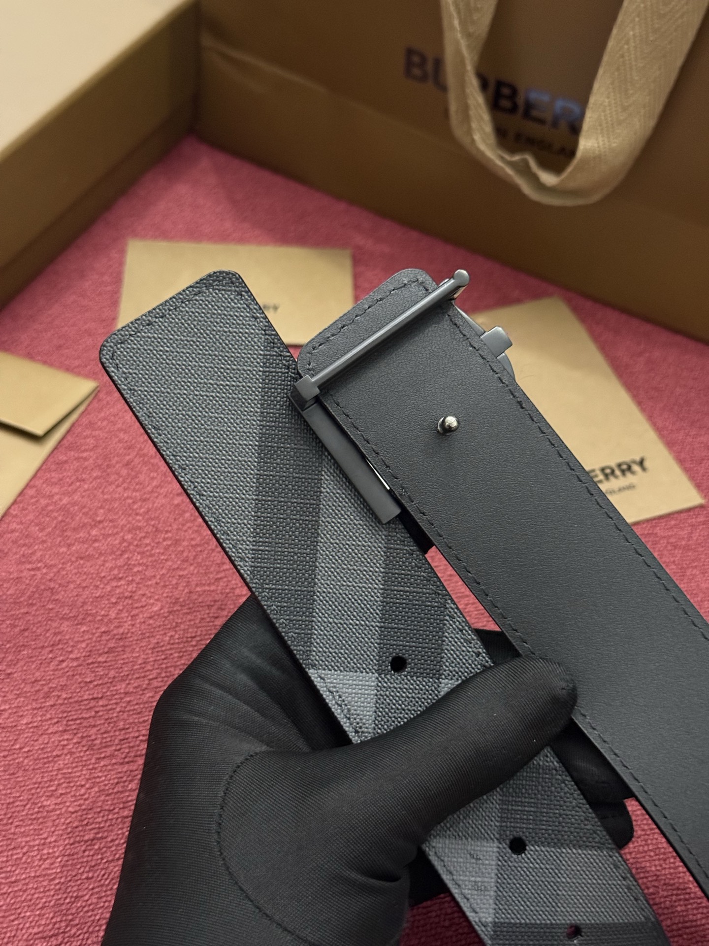 《Burberry》博柏利 格纹/牛皮 品质毋庸置疑 没有更好 只有最好  宽度4.0cm  内置NFC正品芯片感应验证