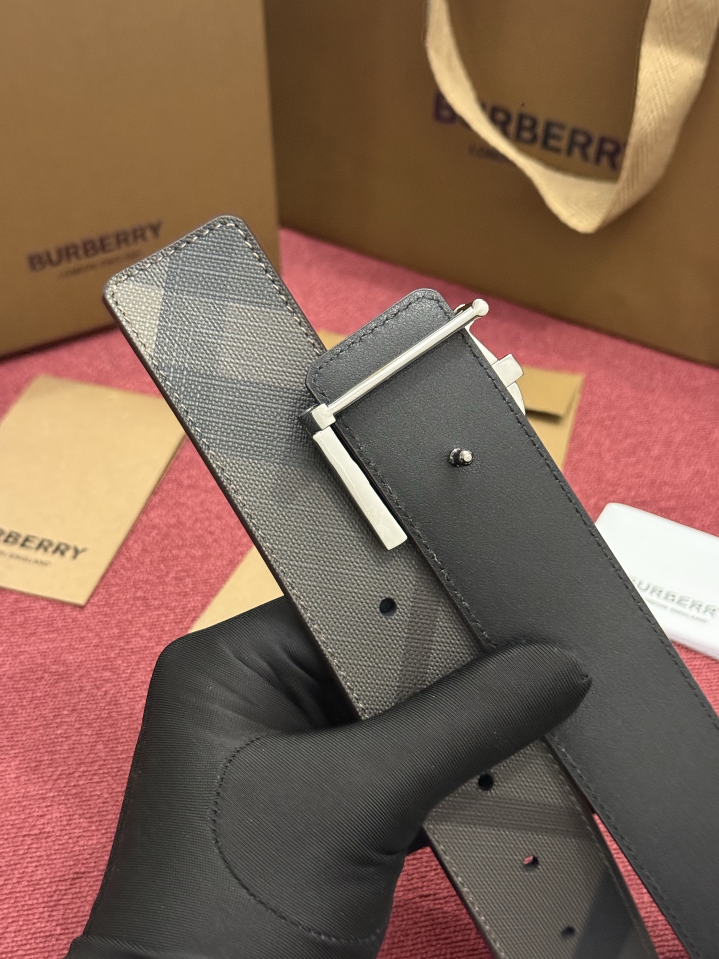 《Burberry》博柏利 格纹/牛皮 品质毋庸置疑 没有更好 只有最好  宽度4.0cm  内置NFC正品芯片感应验证