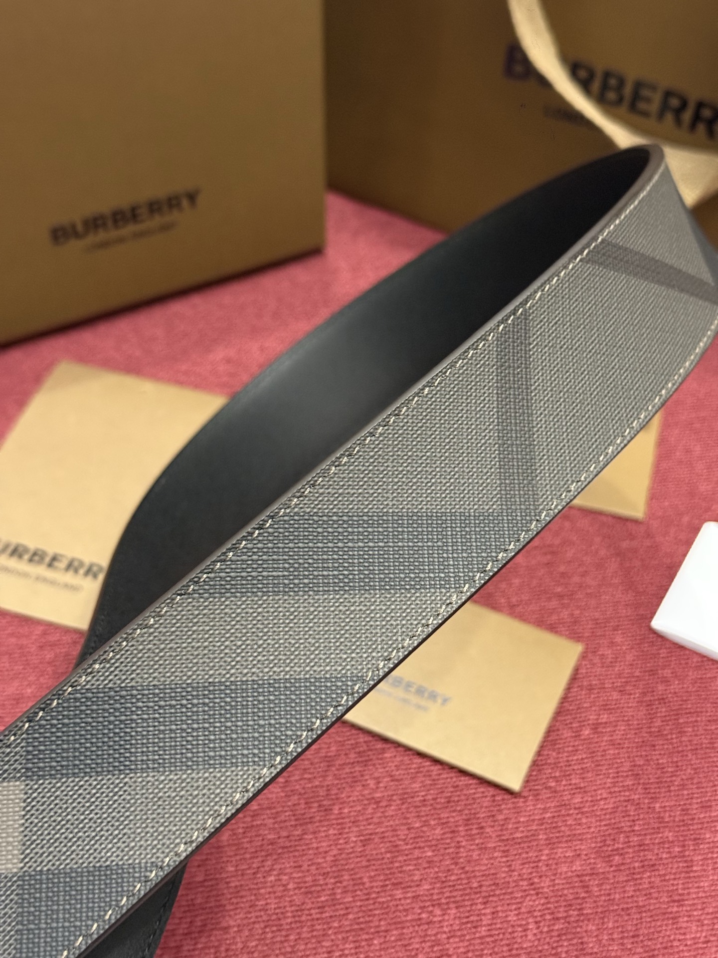 《Burberry》博柏利 格纹/牛皮 品质毋庸置疑 没有更好 只有最好  宽度4.0cm  内置NFC正品芯片感应验证