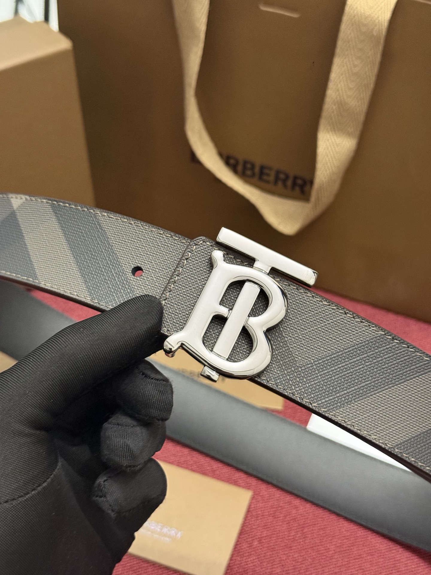 《Burberry》博柏利 格纹/牛皮 品质毋庸置疑 没有更好 只有最好  宽度4.0cm  内置NFC正品芯片感应验证