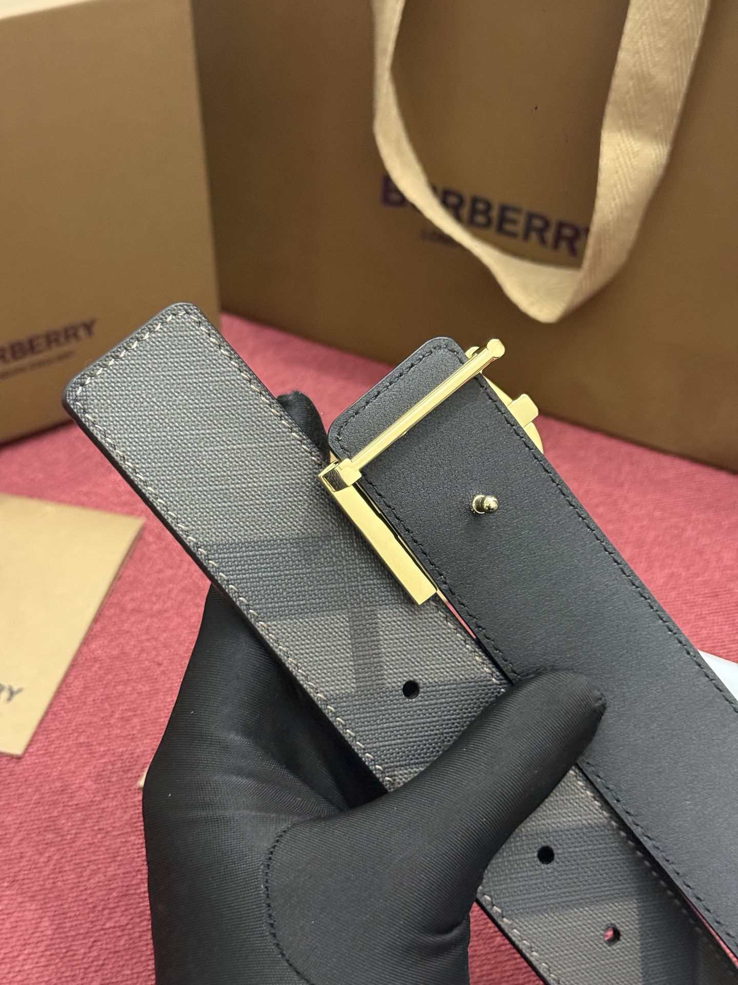 《Burberry》博柏利 格纹/牛皮 品质毋庸置疑 没有更好 只有最好  宽度4.0cm  内置NFC正品芯片感应验证