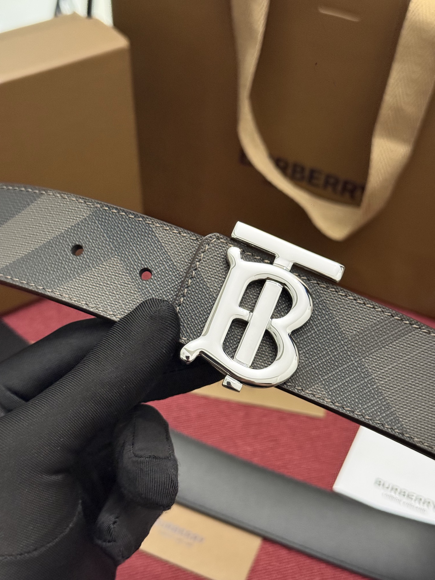 《Burberry》博柏利 格纹/牛皮 品质毋庸置疑 没有更好 只有最好  宽度4.0cm  内置NFC正品芯片感应验证