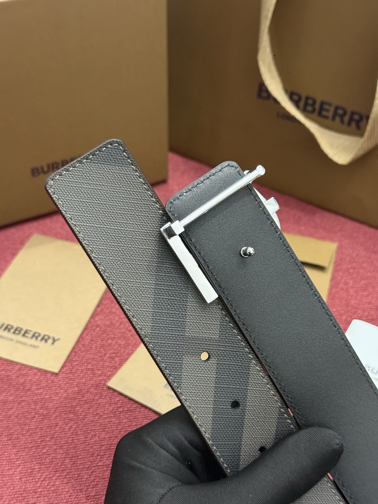 《Burberry》博柏利 格纹/牛皮 品质毋庸置疑 没有更好 只有最好  宽度4.0cm  内置NFC正品芯片感应验证