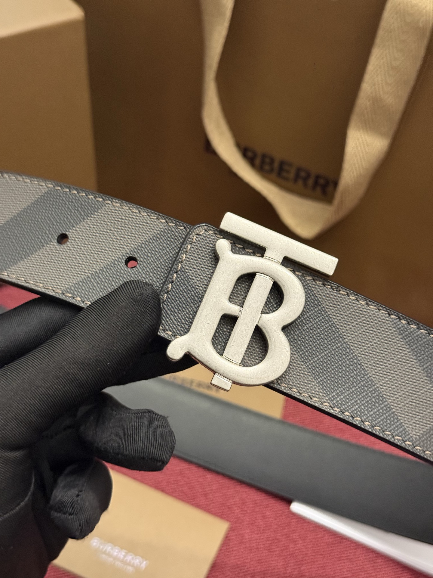 《Burberry》博柏利 格纹/牛皮 品质毋庸置疑 没有更好 只有最好  宽度4.0cm  内置NFC正品芯片感应验证