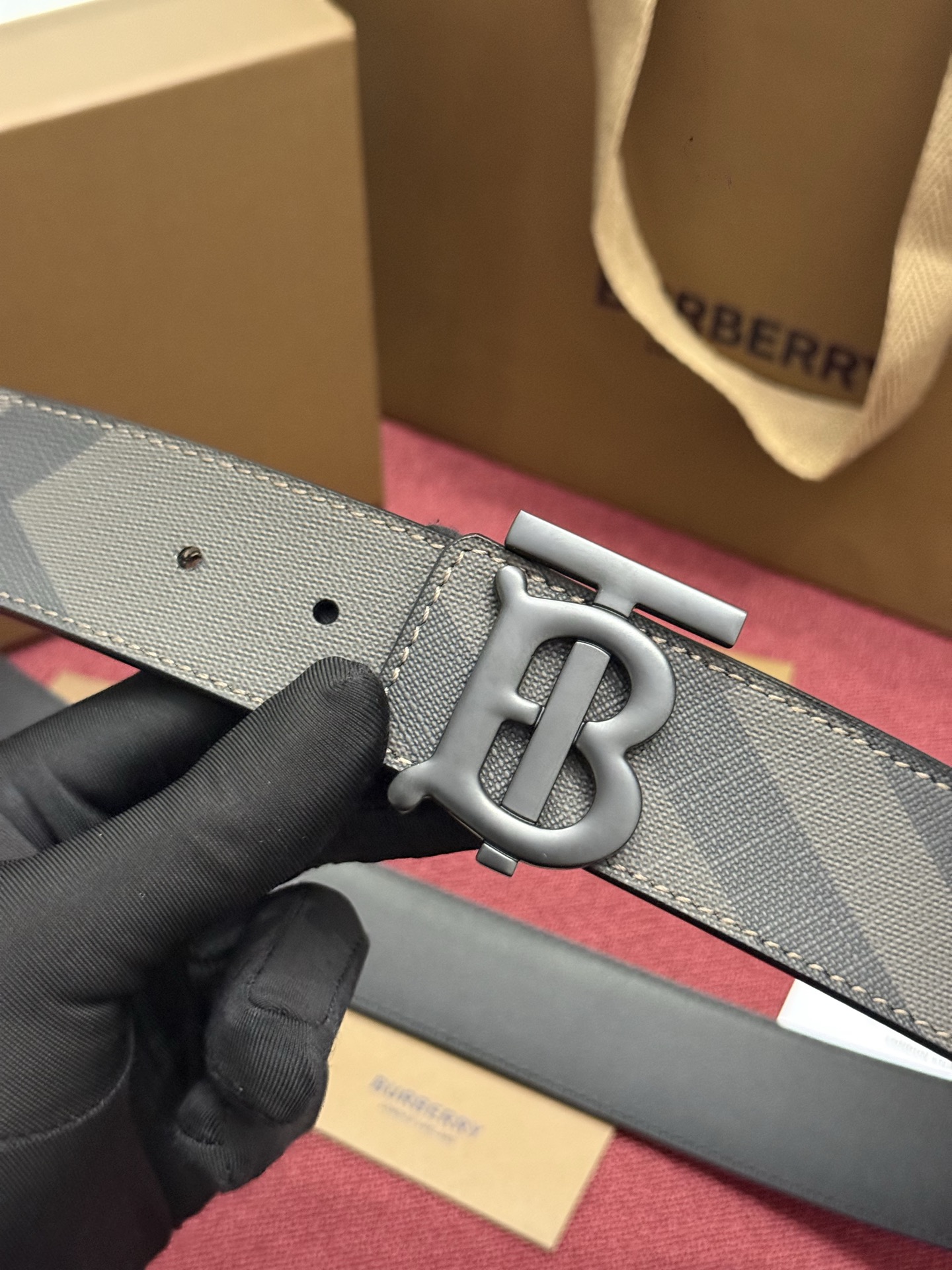 《Burberry》博柏利 格纹/牛皮 品质毋庸置疑 没有更好 只有最好  宽度4.0cm  内置NFC正品芯片感应验证