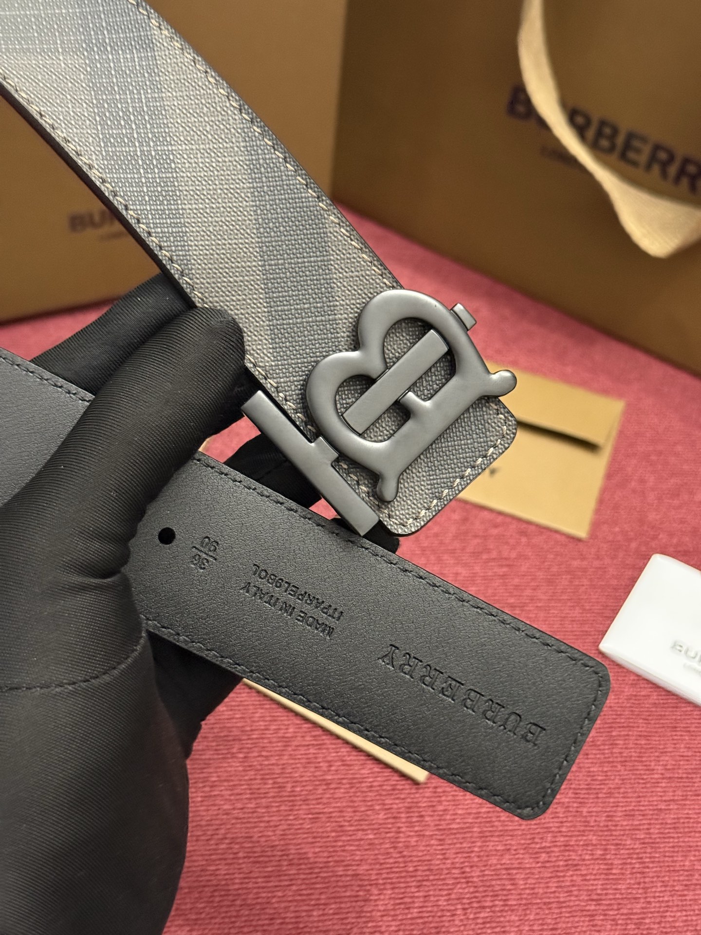 《Burberry》博柏利 格纹/牛皮 品质毋庸置疑 没有更好 只有最好  宽度4.0cm  内置NFC正品芯片感应验证