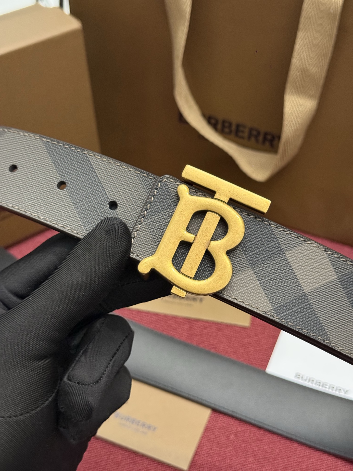 《Burberry》博柏利 格纹/牛皮 品质毋庸置疑 没有更好 只有最好  宽度4.0cm  内置NFC正品芯片感应验证