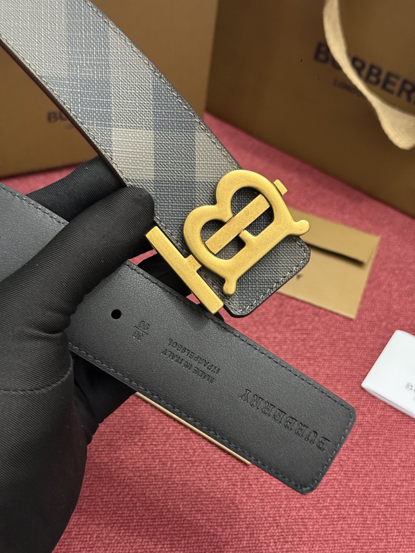 《Burberry》博柏利 格纹/牛皮 品质毋庸置疑 没有更好 只有最好  宽度4.0cm  内置NFC正品芯片感应验证