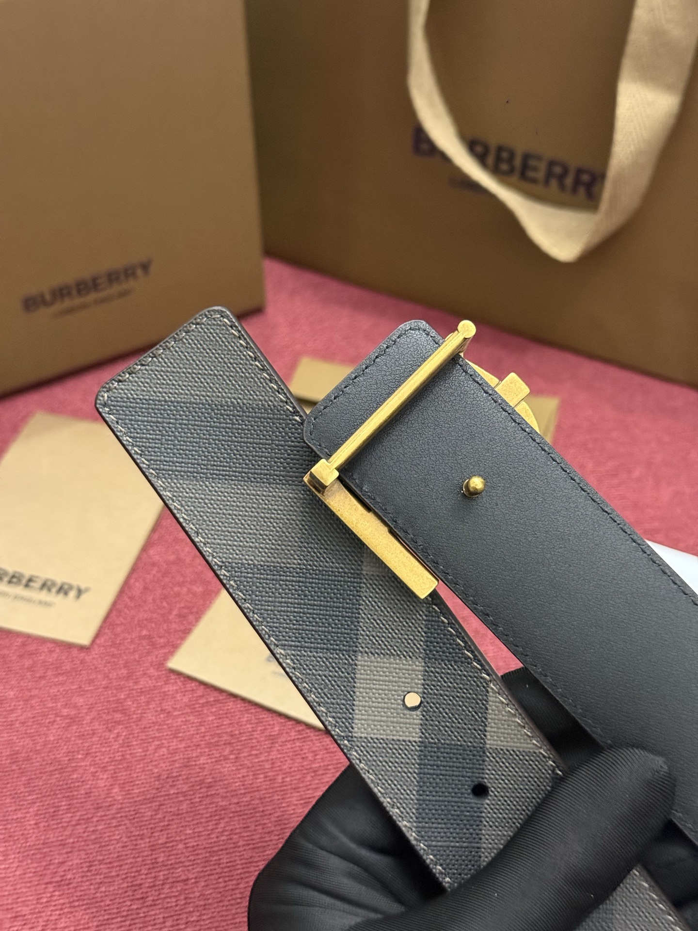 《Burberry》博柏利 格纹/牛皮 品质毋庸置疑 没有更好 只有最好  宽度4.0cm  内置NFC正品芯片感应验证