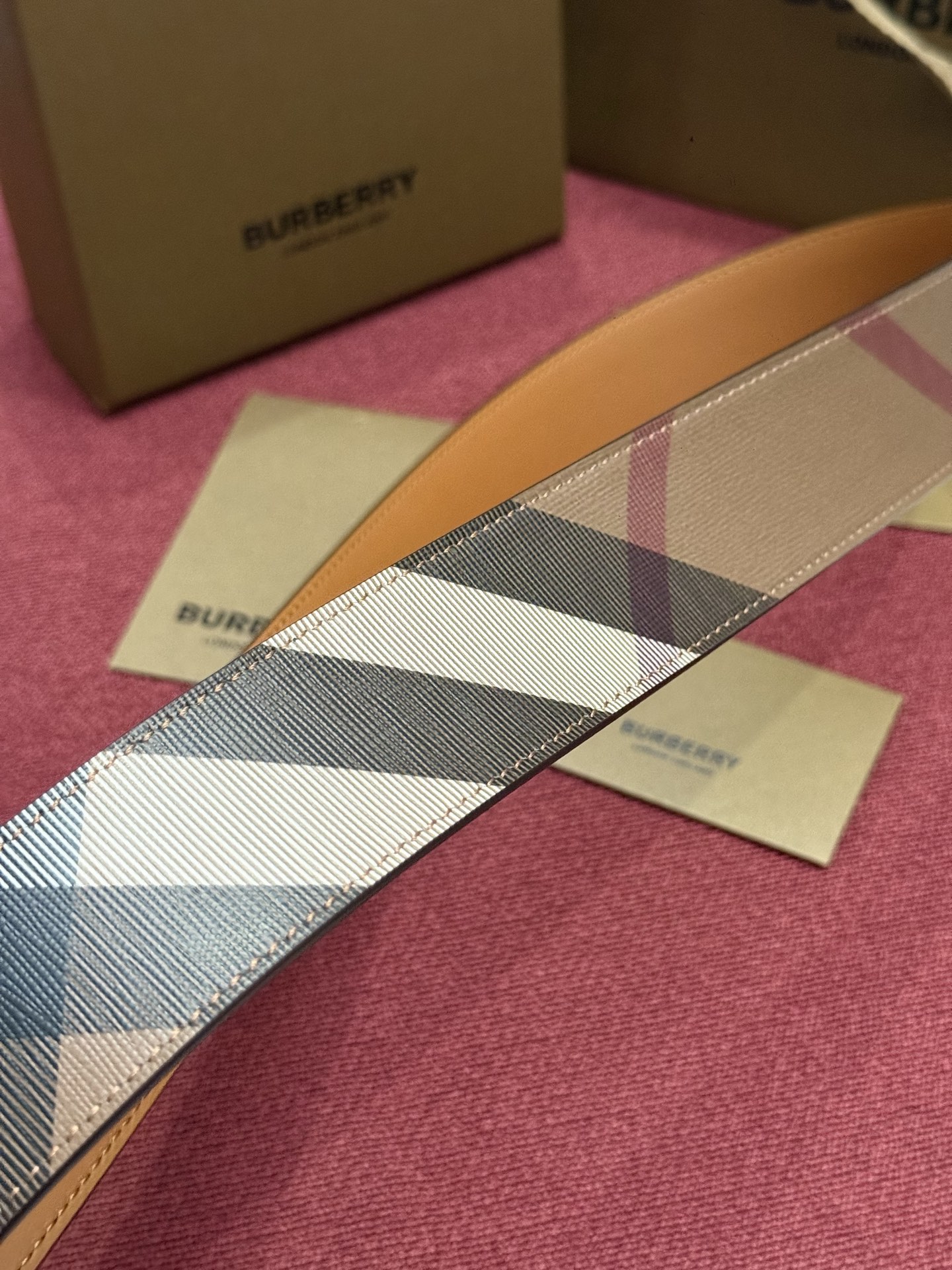 《Burberry》博柏利 格纹/牛皮 品质毋庸置疑 没有更好 只有最好  宽度4.0cm  内置NFC正品芯片感应验证