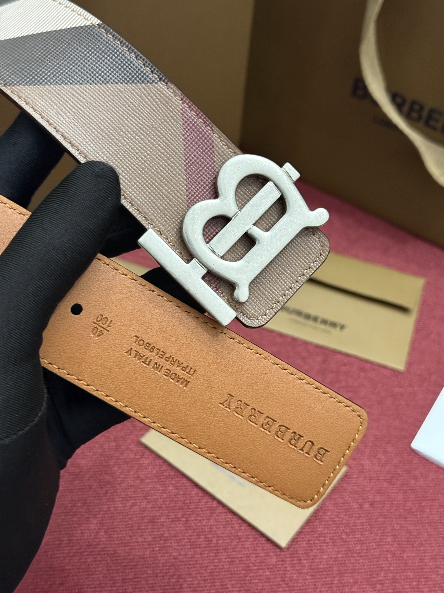 《Burberry》博柏利 格纹/牛皮 品质毋庸置疑 没有更好 只有最好  宽度4.0cm  内置NFC正品芯片感应验证