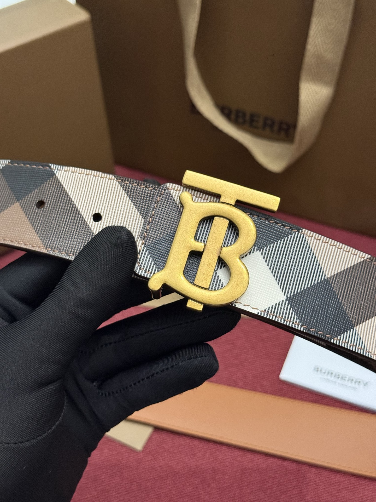 《Burberry》博柏利 格纹/牛皮 品质毋庸置疑 没有更好 只有最好  宽度4.0cm  内置NFC正品芯片感应验证