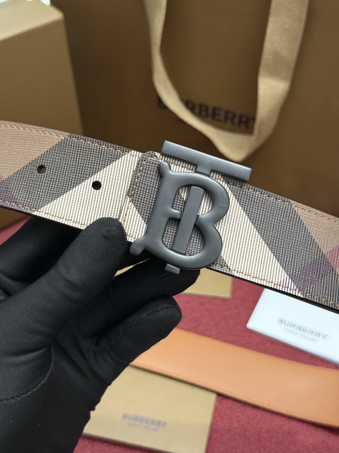 《Burberry》博柏利 格纹/牛皮 品质毋庸置疑 没有更好 只有最好  宽度4.0cm  内置NFC正品芯片感应验证