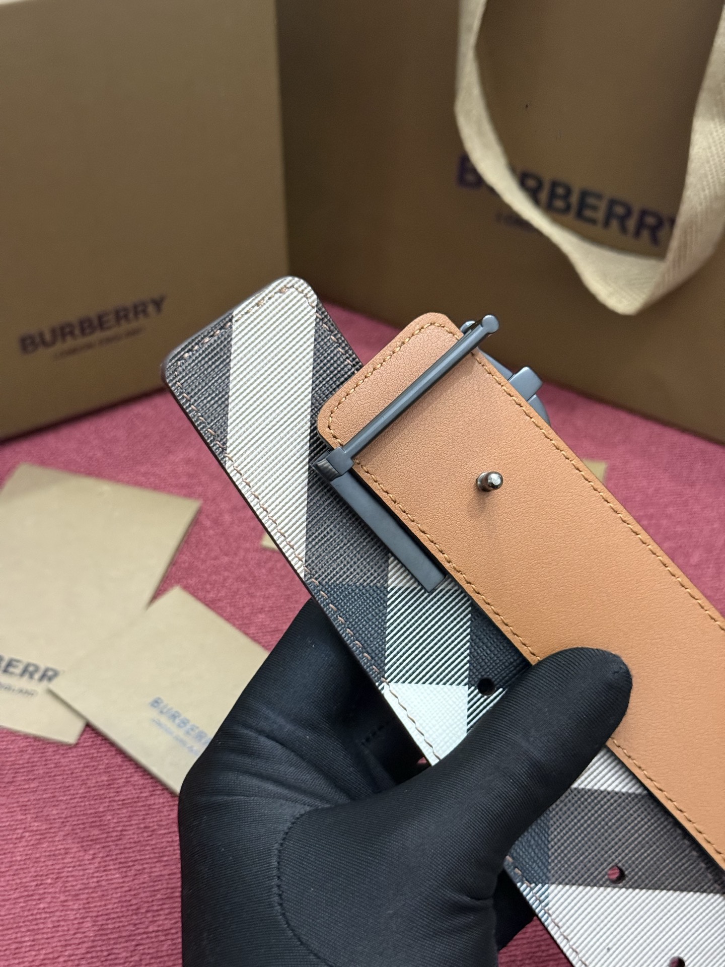 《Burberry》博柏利 格纹/牛皮 品质毋庸置疑 没有更好 只有最好  宽度4.0cm  内置NFC正品芯片感应验证