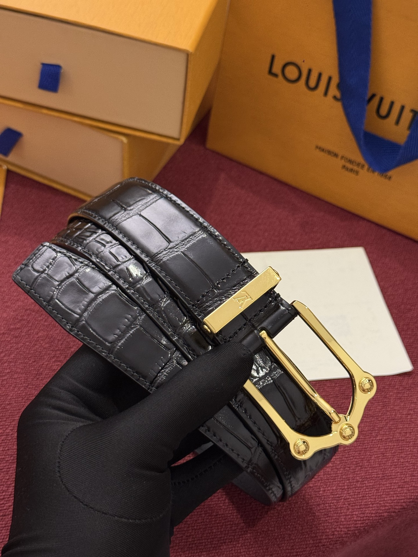 The Frog 3.5mm Reversible Belt in Crocodile是一款优雅且富有感染力的作品。带有