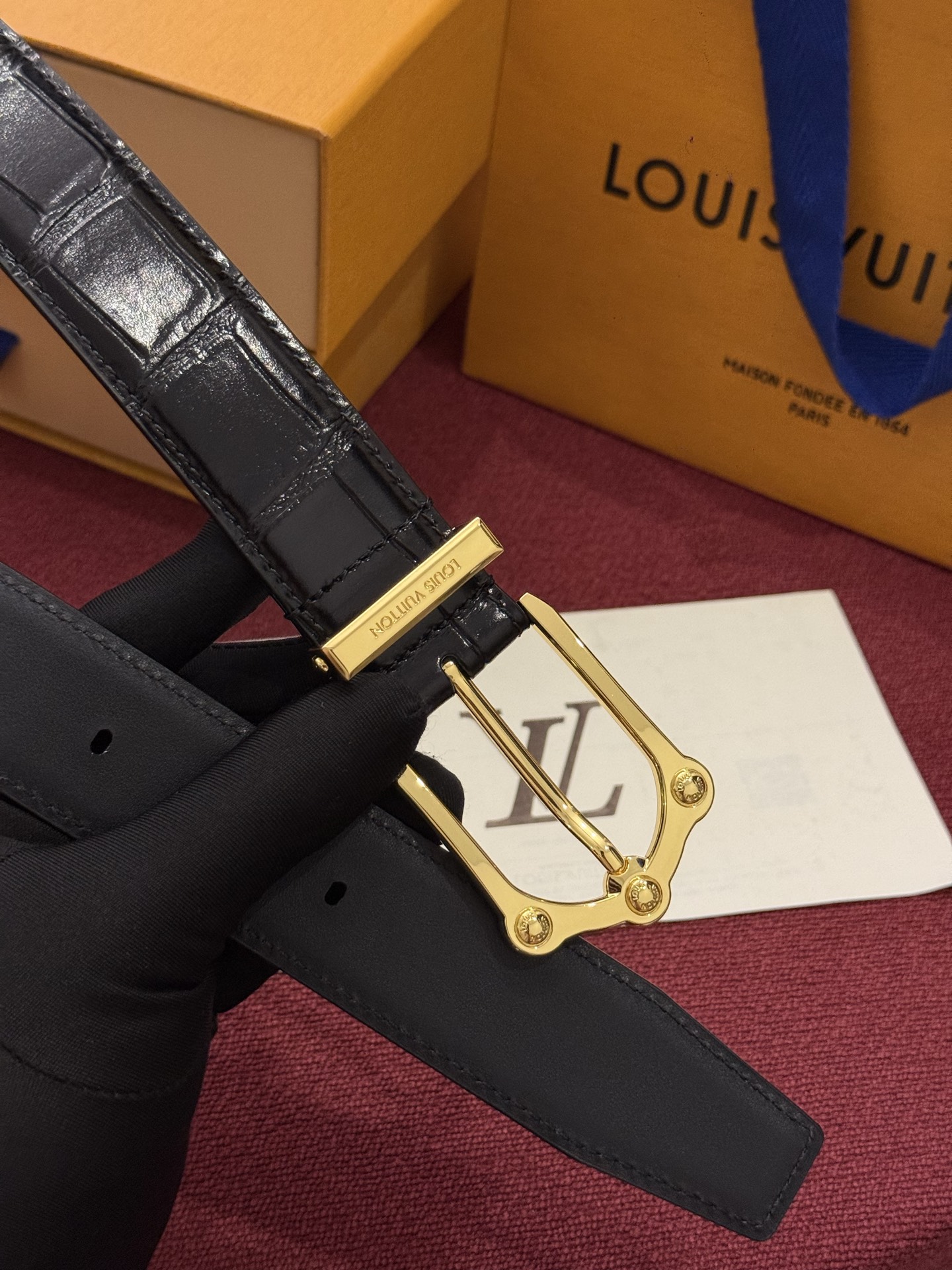 The Frog 3.5mm Reversible Belt in Crocodile是一款优雅且富有感染力的作品。带有
