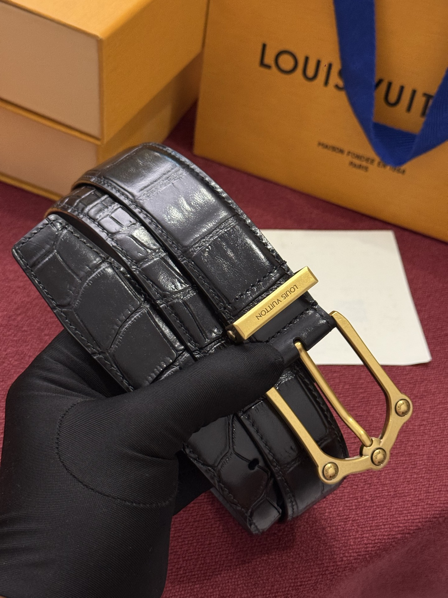 The Frog 3.5mm Reversible Belt in Crocodile是一款优雅且富有感染力的作品。带有